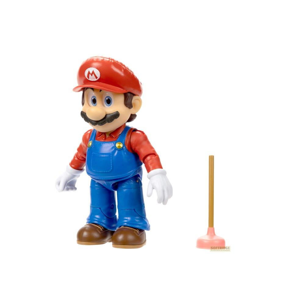 Figura de Mario con overol y camisa roja con desatascador al lado.