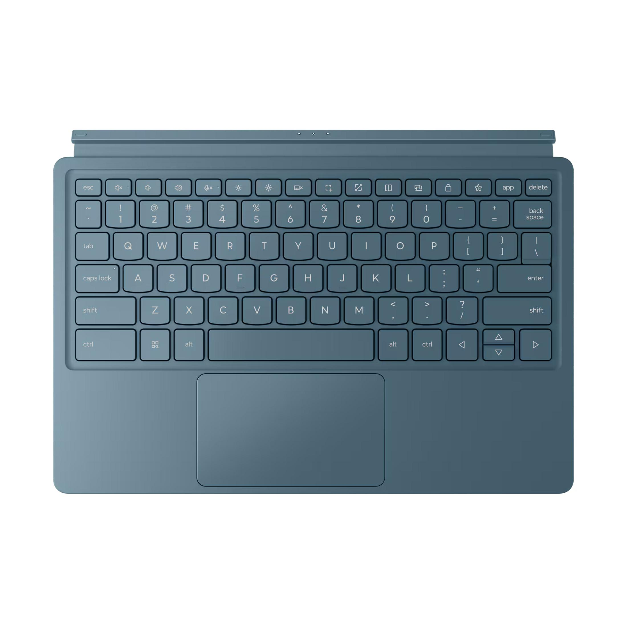 Una tastiera blu con touchpad, isolata su sfondo bianco.