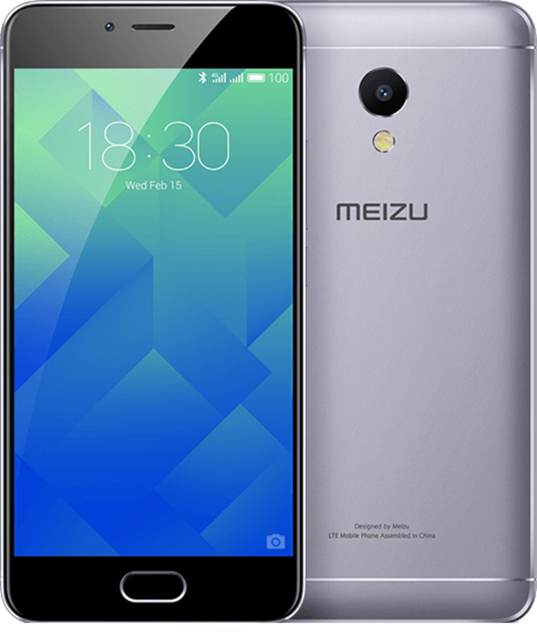 Uno smartphone Meizu argentato con fotocamera e logo sul retro.