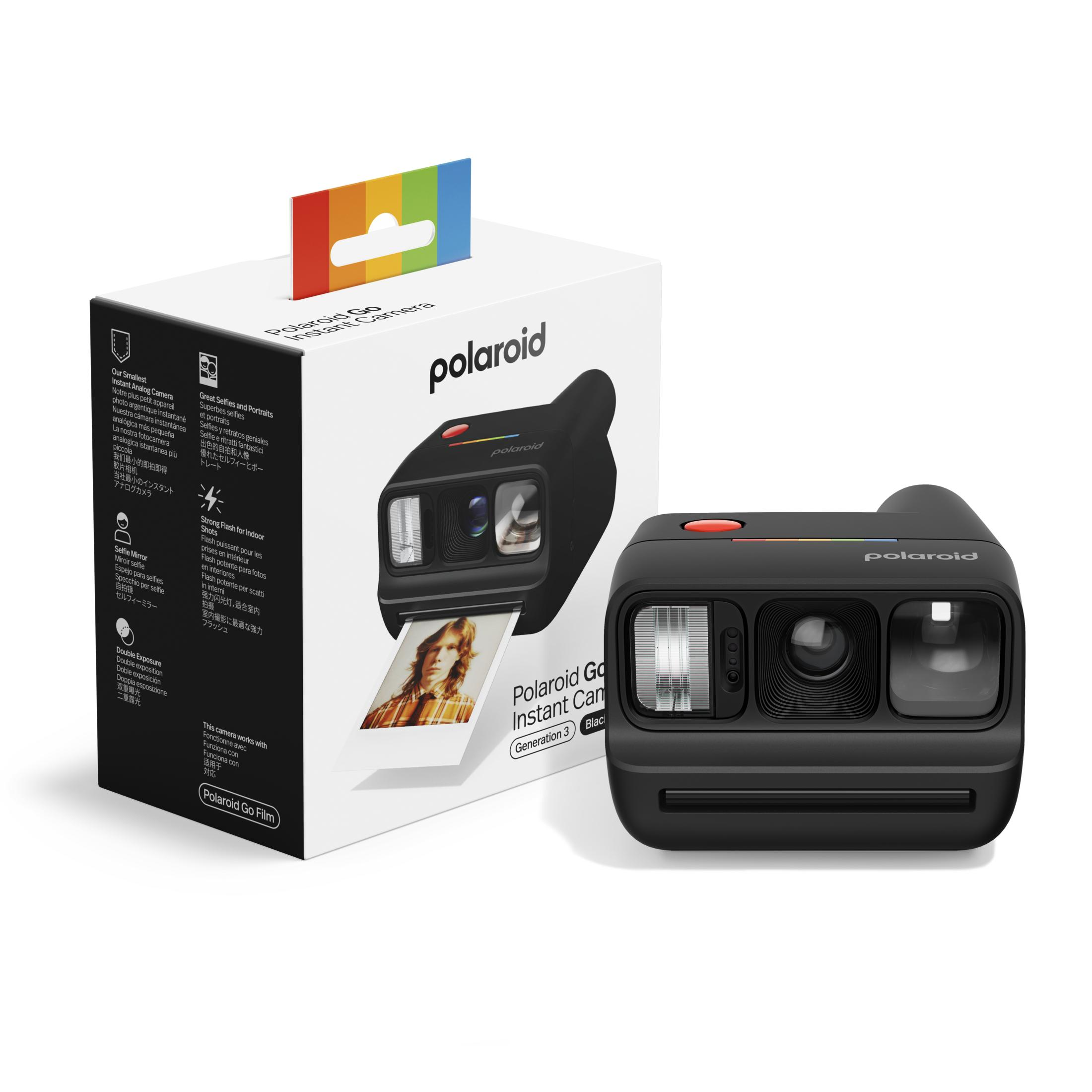 Schwarze Polaroid Go Sofortbildkamera mit Verpackung und einem Bild einer Person.