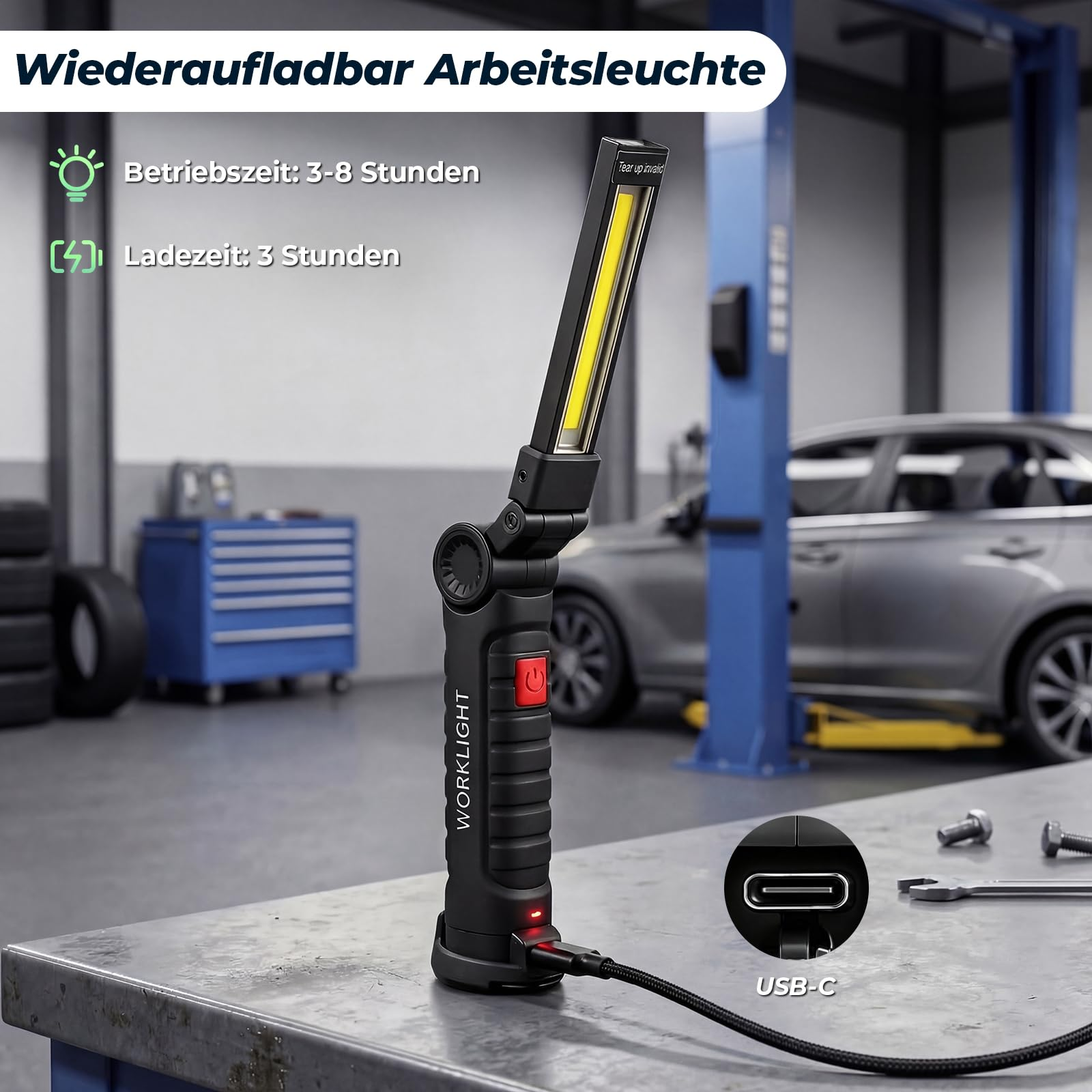 Wiederaufladbare Arbeitsleuchte mit USB-C-Anschluss in einer Werkstatt.