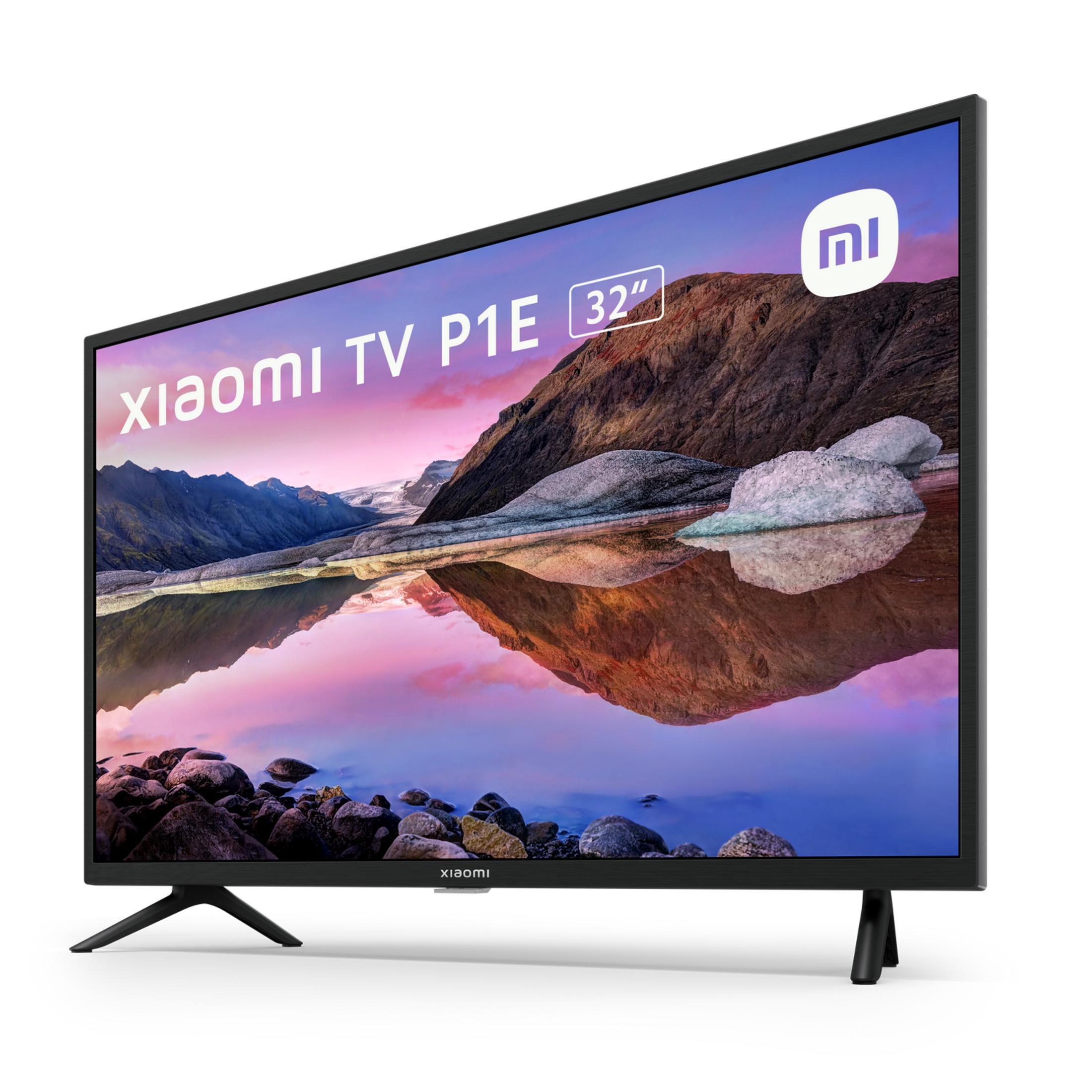 Una TV Xiaomi nera con riflesso di montagna e lago sullo schermo.