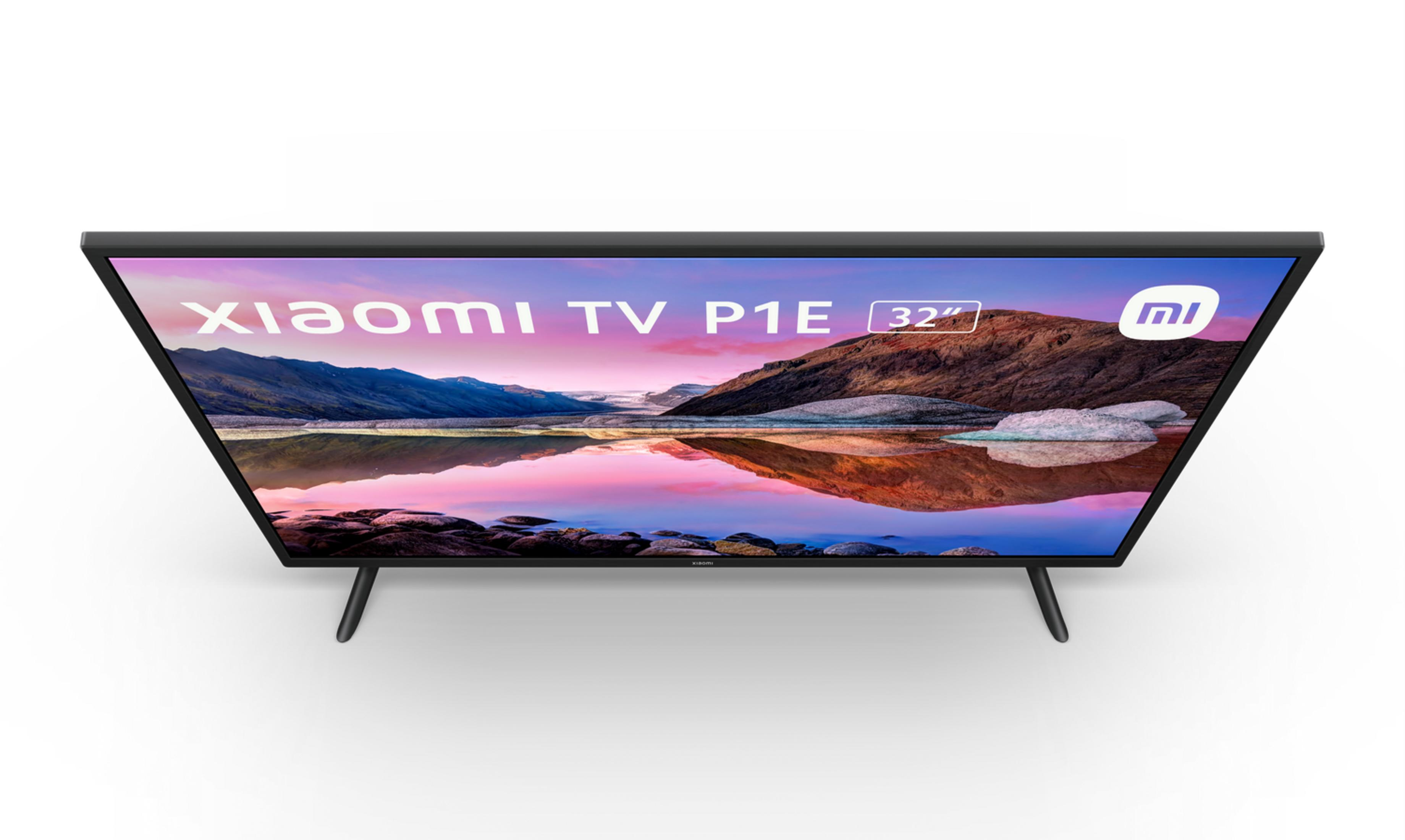 Una TV Xiaomi da 32 pollici con scena montana e riflessi su un supporto.