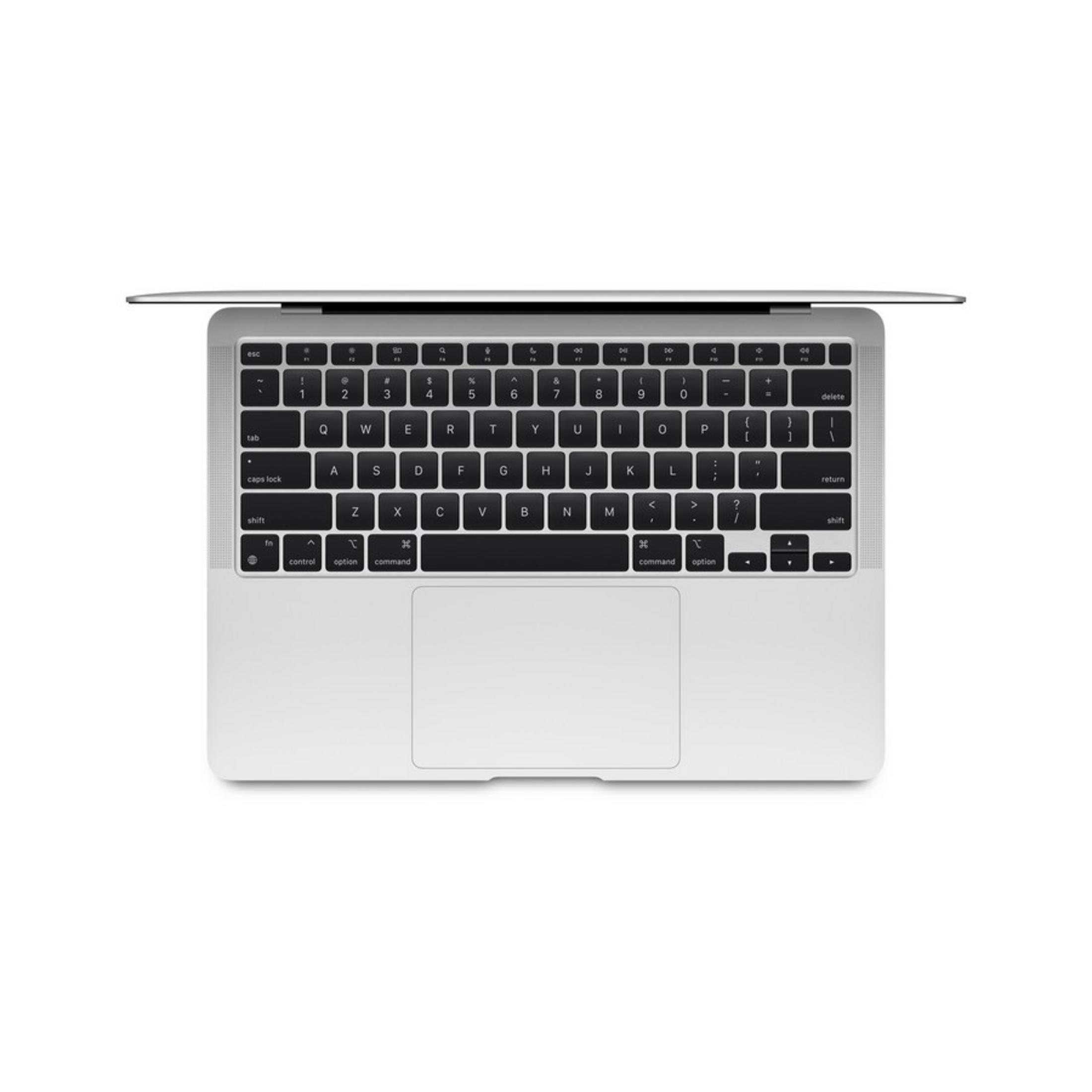 Un portátil plateado con teclado retroiluminado, de arriba abajo.