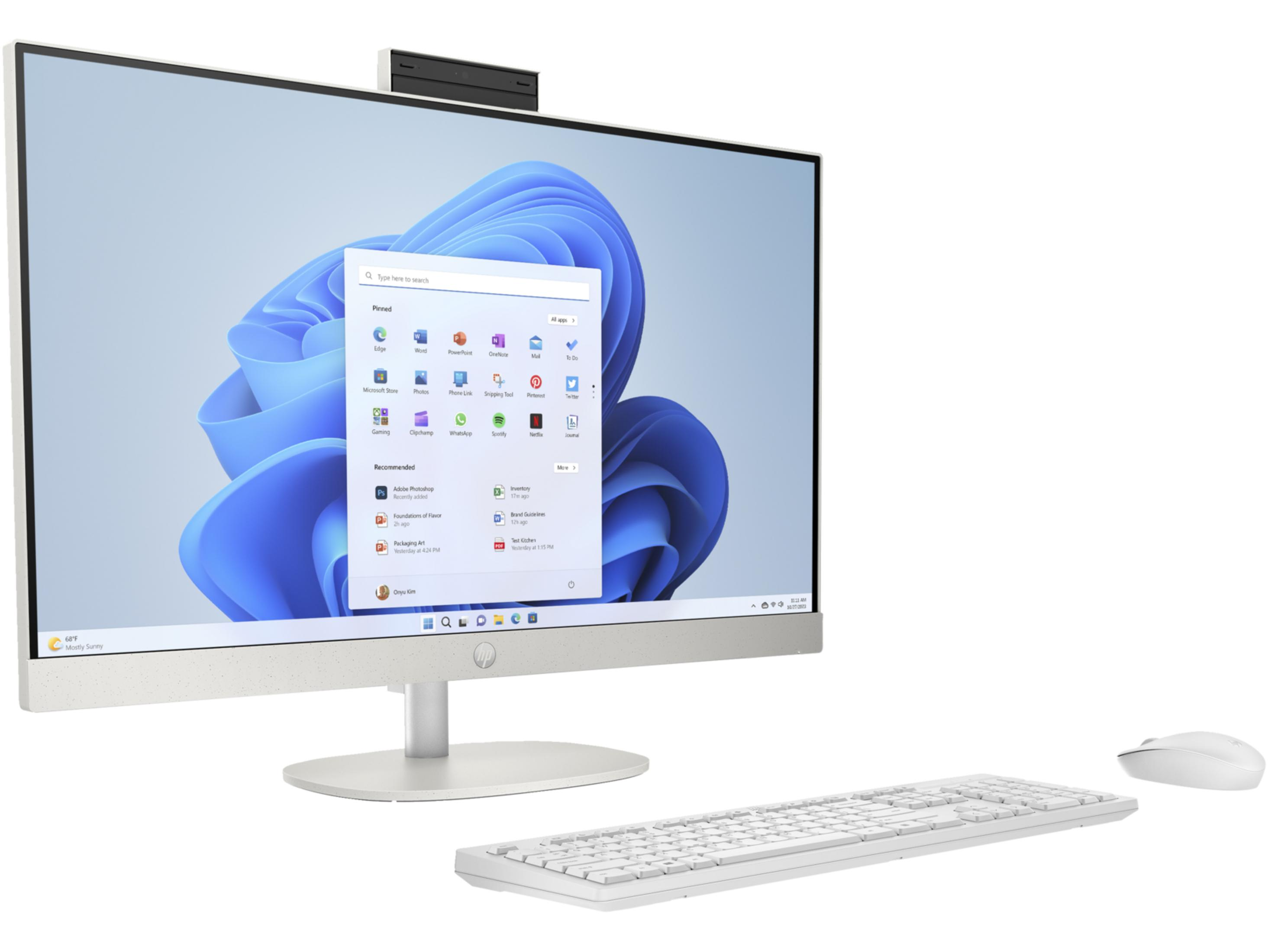 Un ordenador todo en uno blanco con teclado y ratón sobre fondo blanco.