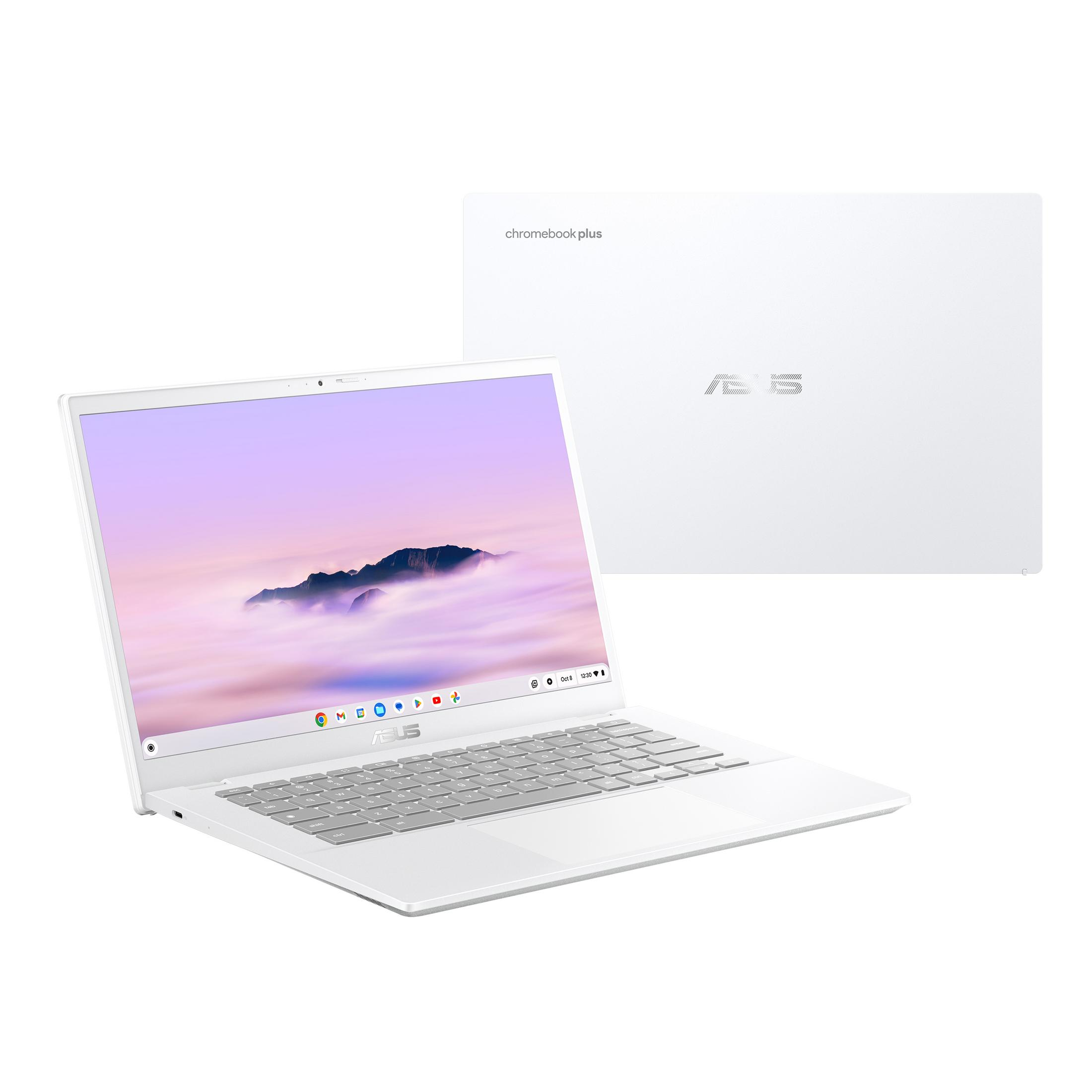 Un portátil Asus Chromebook Plus blanco con la pantalla abierta, mostrando una escena montañosa.