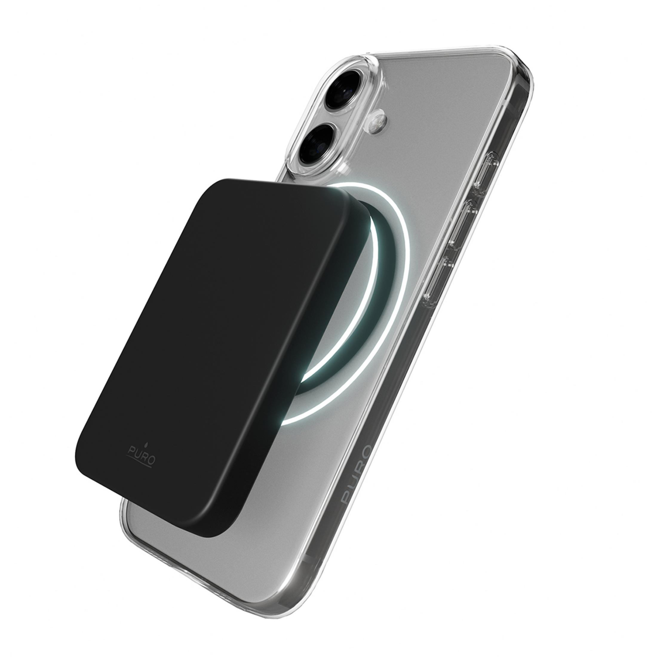Ein schwarzes magnetisches Ladegerät wird an der Rückseite einer durchsichtigen iPhone-Hülle befestigt.
