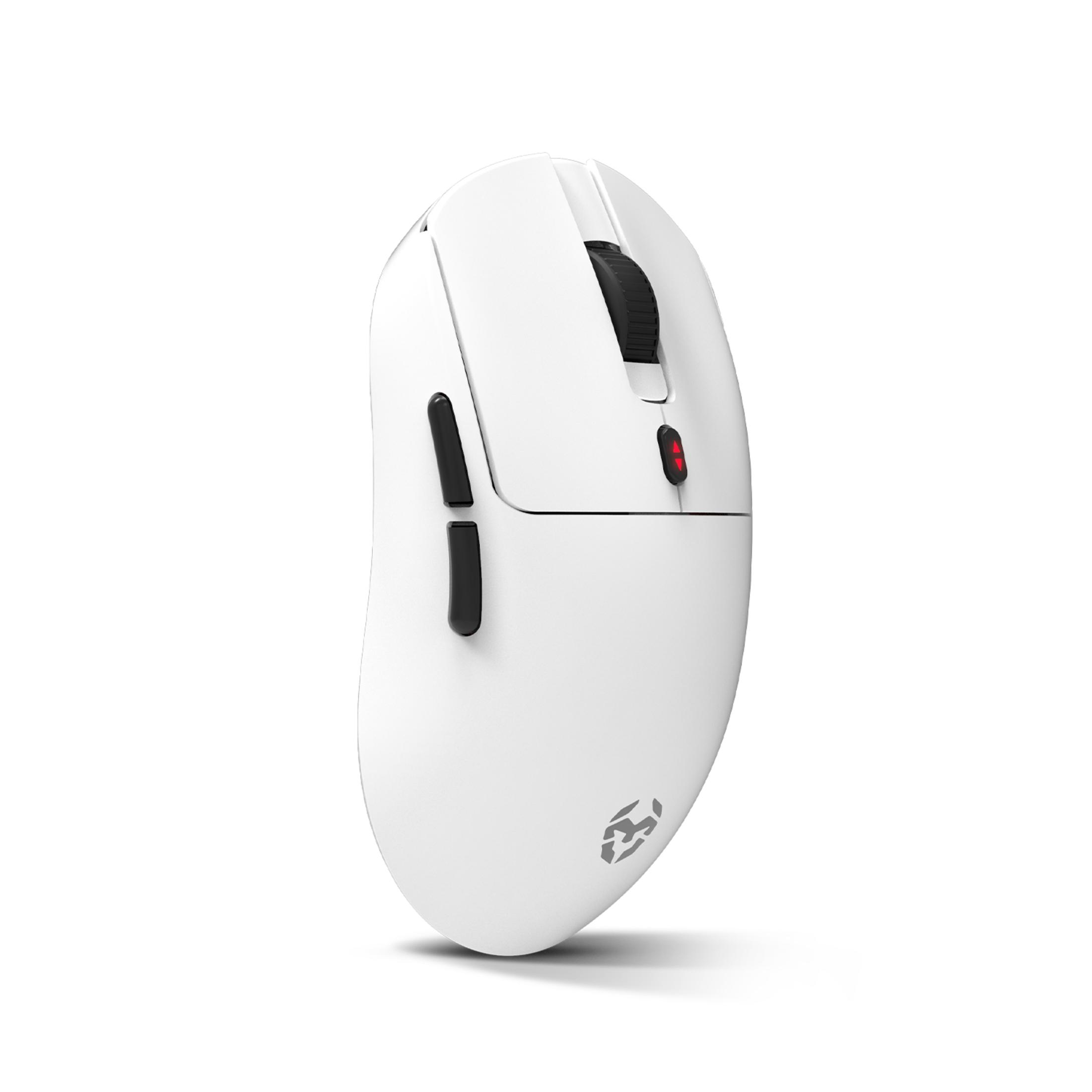 Un mouse gaming bianco con rotella e pulsanti laterali neri.