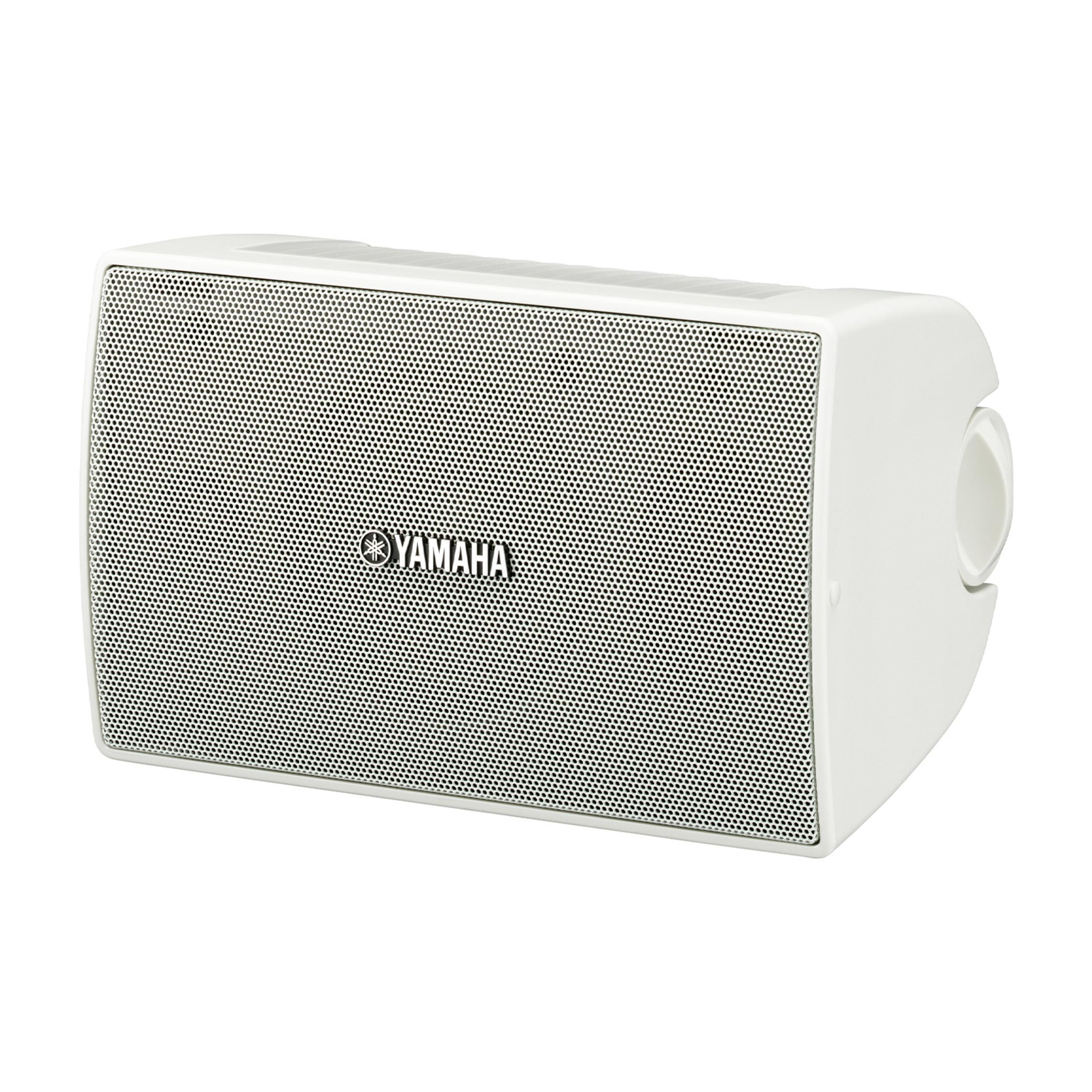 Un altavoz Yamaha blanco con frontal de rejilla y logo.