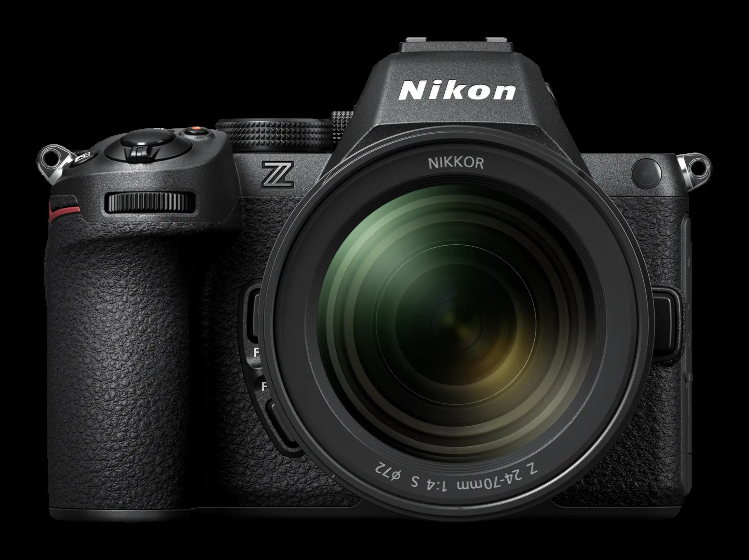 Una cámara Nikon Z negra con un lente Nikkor 24-70mm. Fondo negro.