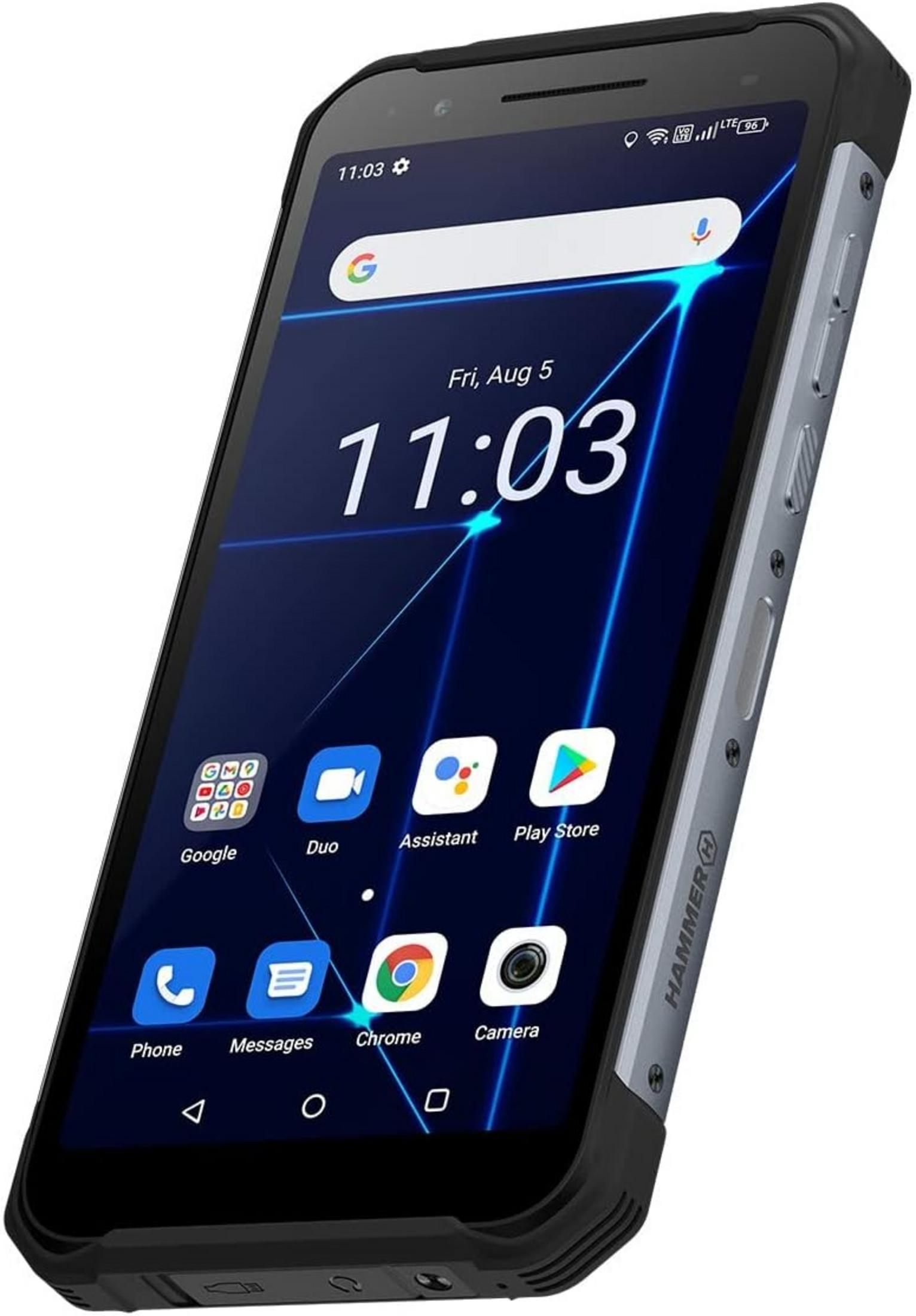 Uno smartphone con cornice nera che mostra l'ora 11:03 sulla schermata di blocco.