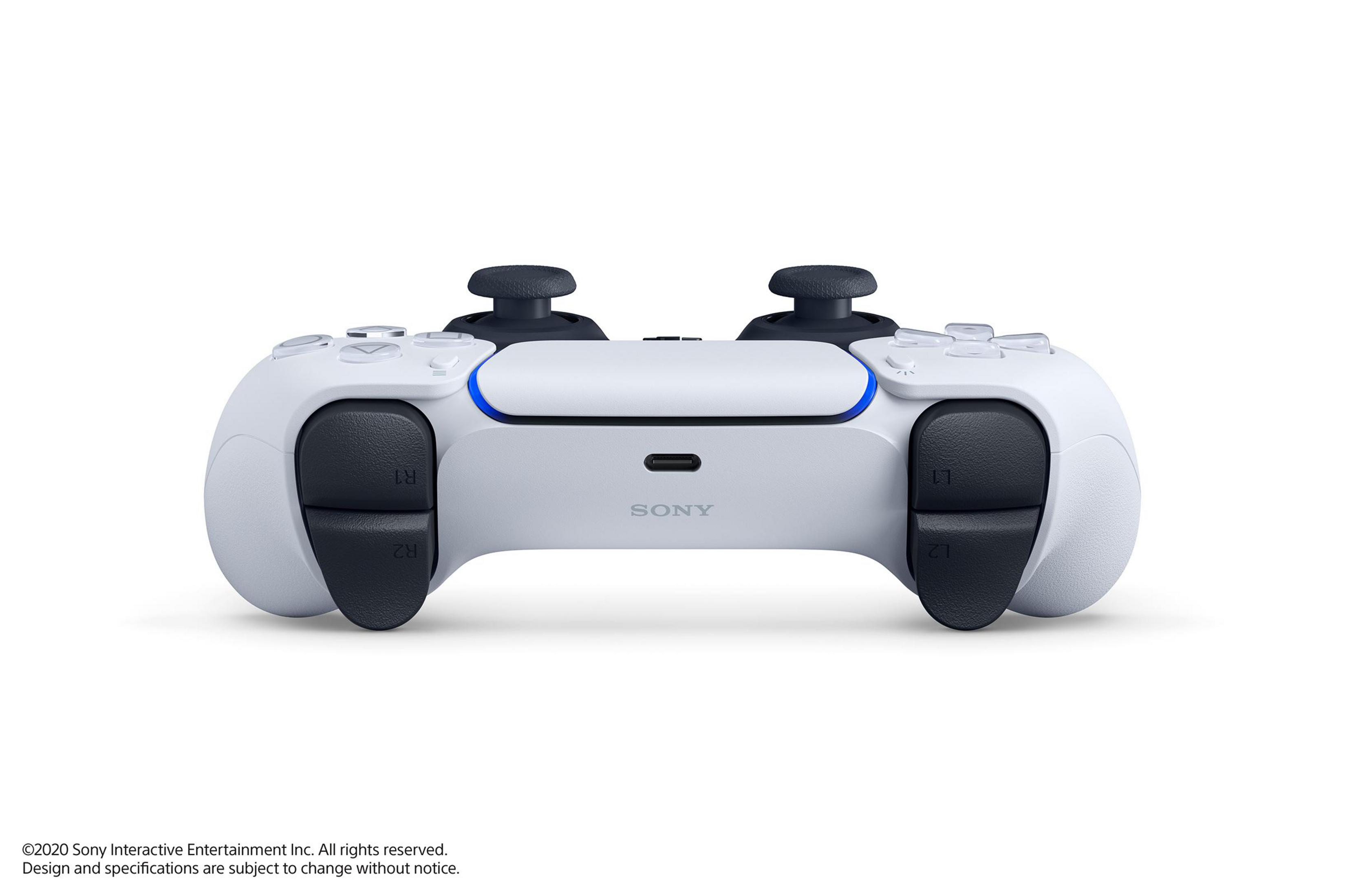 Biały kontroler PlayStation 5 z czarnymi uchwytami i przyciskami.