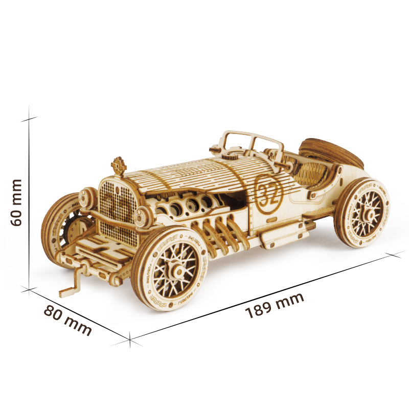 Holzmodell eines Oldtimer-Rennwagens mit Nummer 32, Maße 189x80x60mm.