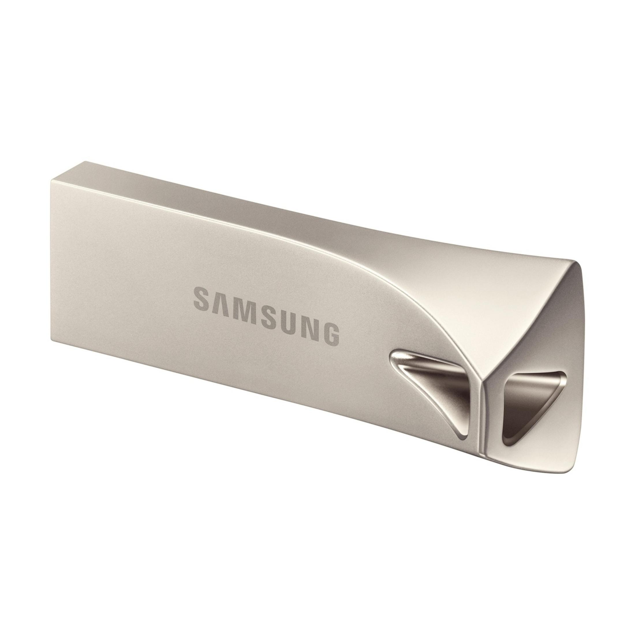 Une clé USB Samsung argentée, finition métallique, avec une extrémité triangulaire distinctive.