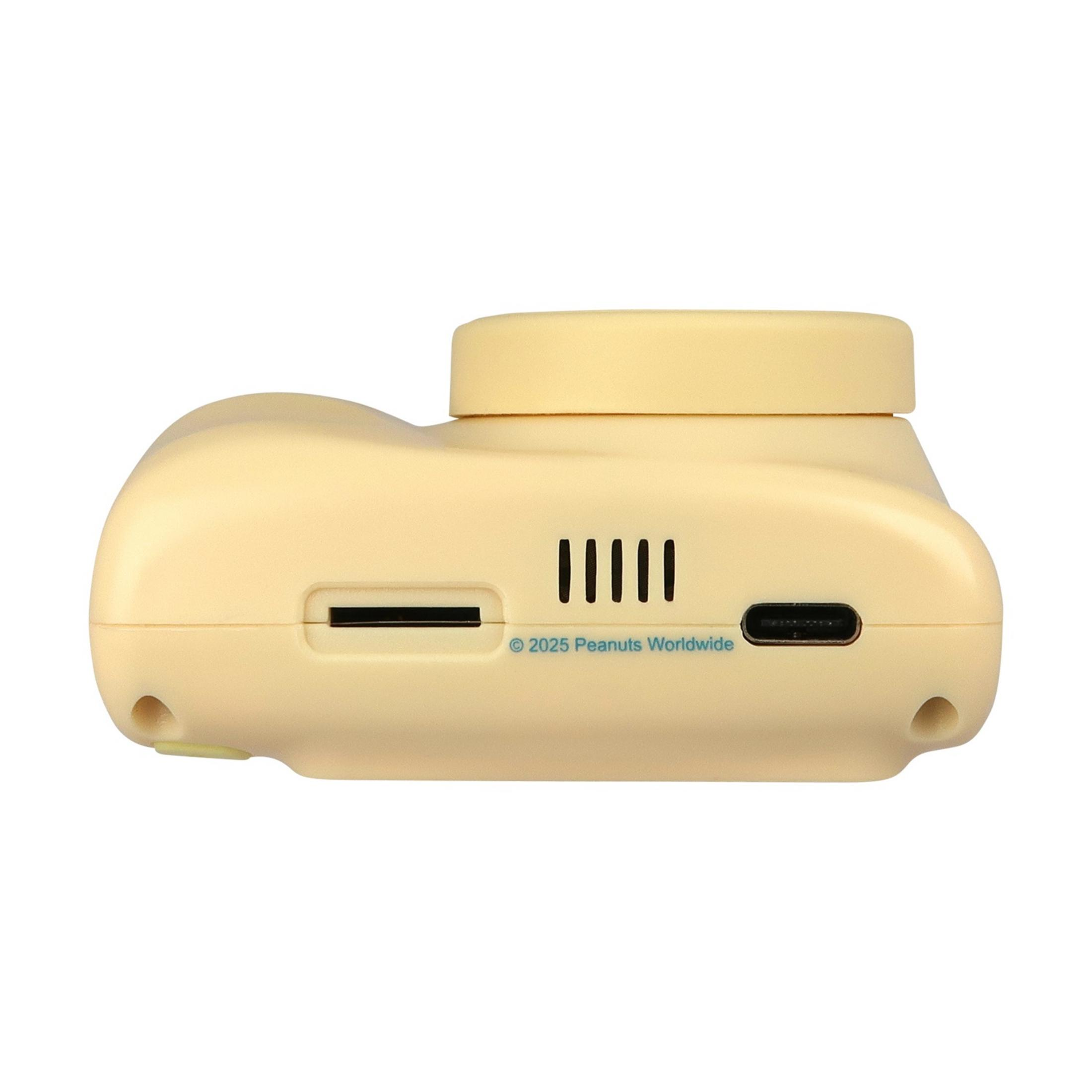 Un dispositivo giallo chiaro con uno slot, prese d'aria e una porta USB.