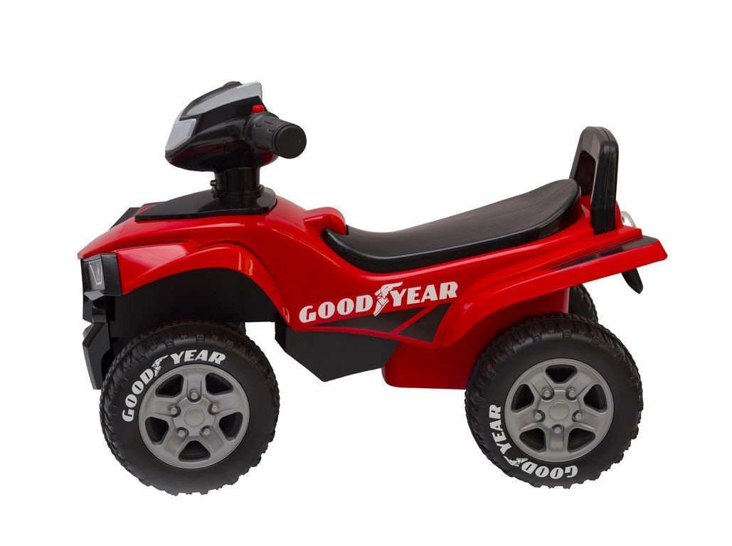 Czerwony quad dla dzieci z logo Goodyear i czarnymi oponami.