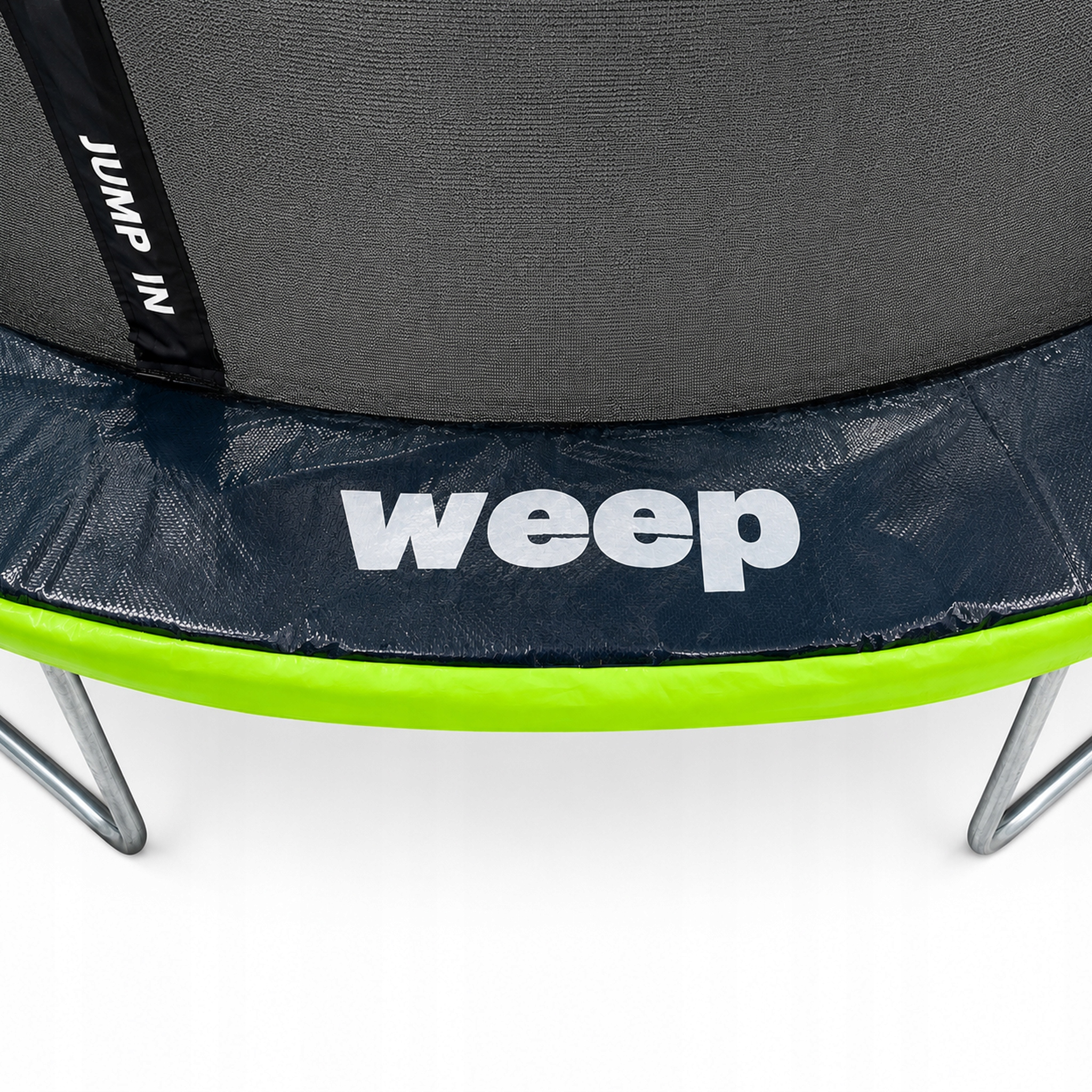 Trampolina z zieloną krawędzią, czarną siatką i białym logo "weep".