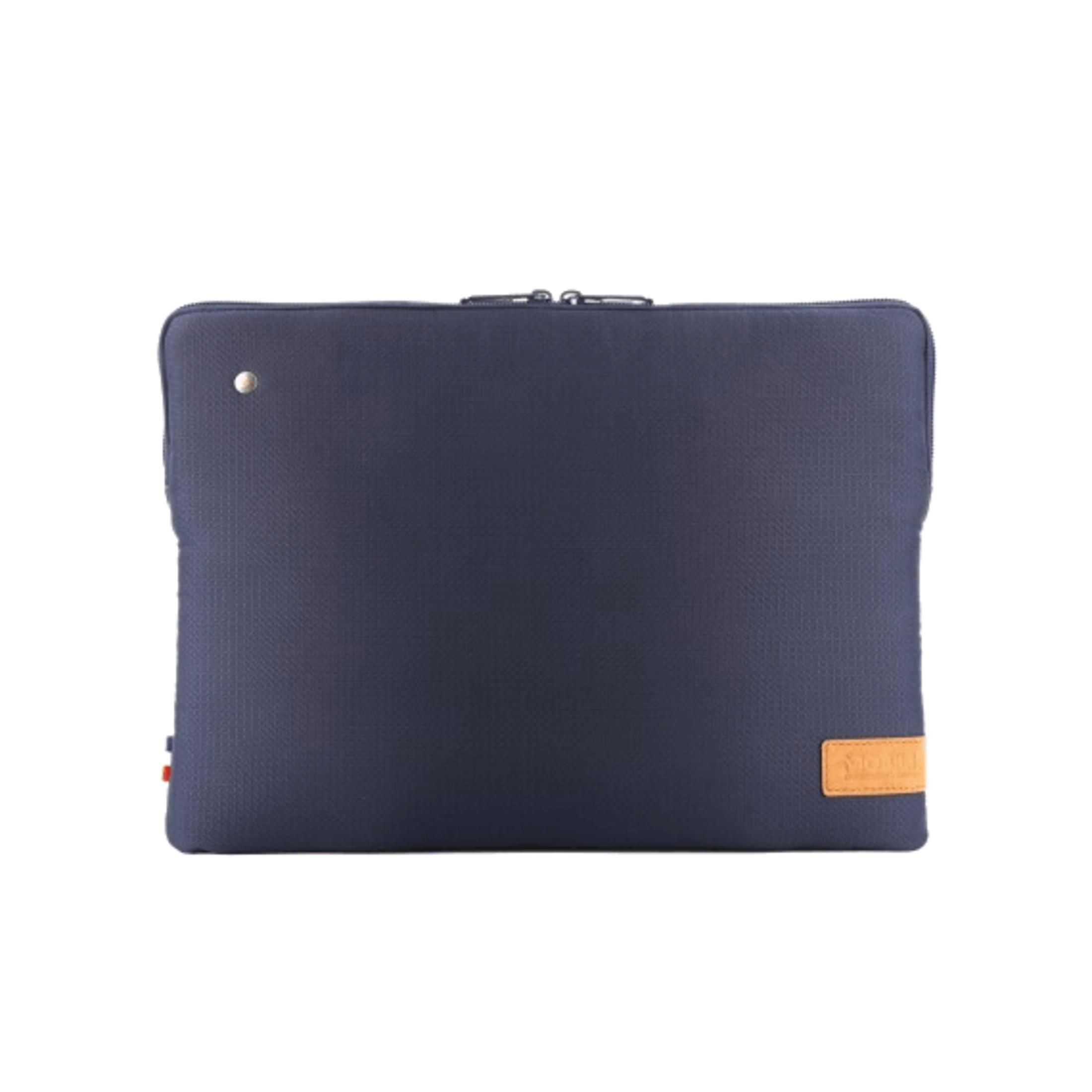 Custodia blu scuro per laptop con cerniera e piccolo dettaglio in pelle.