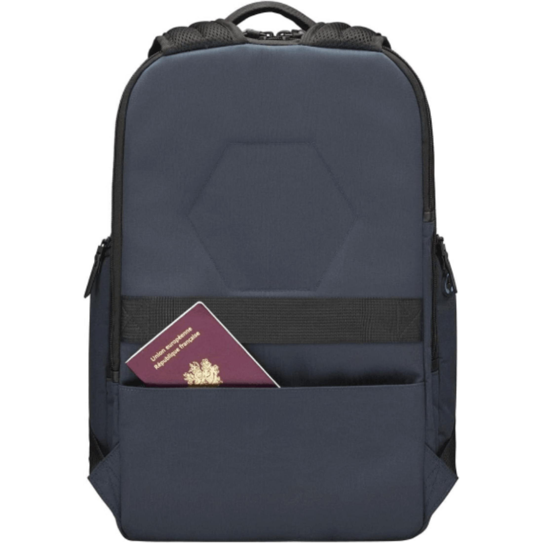 Mochila azul oscuro con un pasaporte francés en el bolsillo frontal.