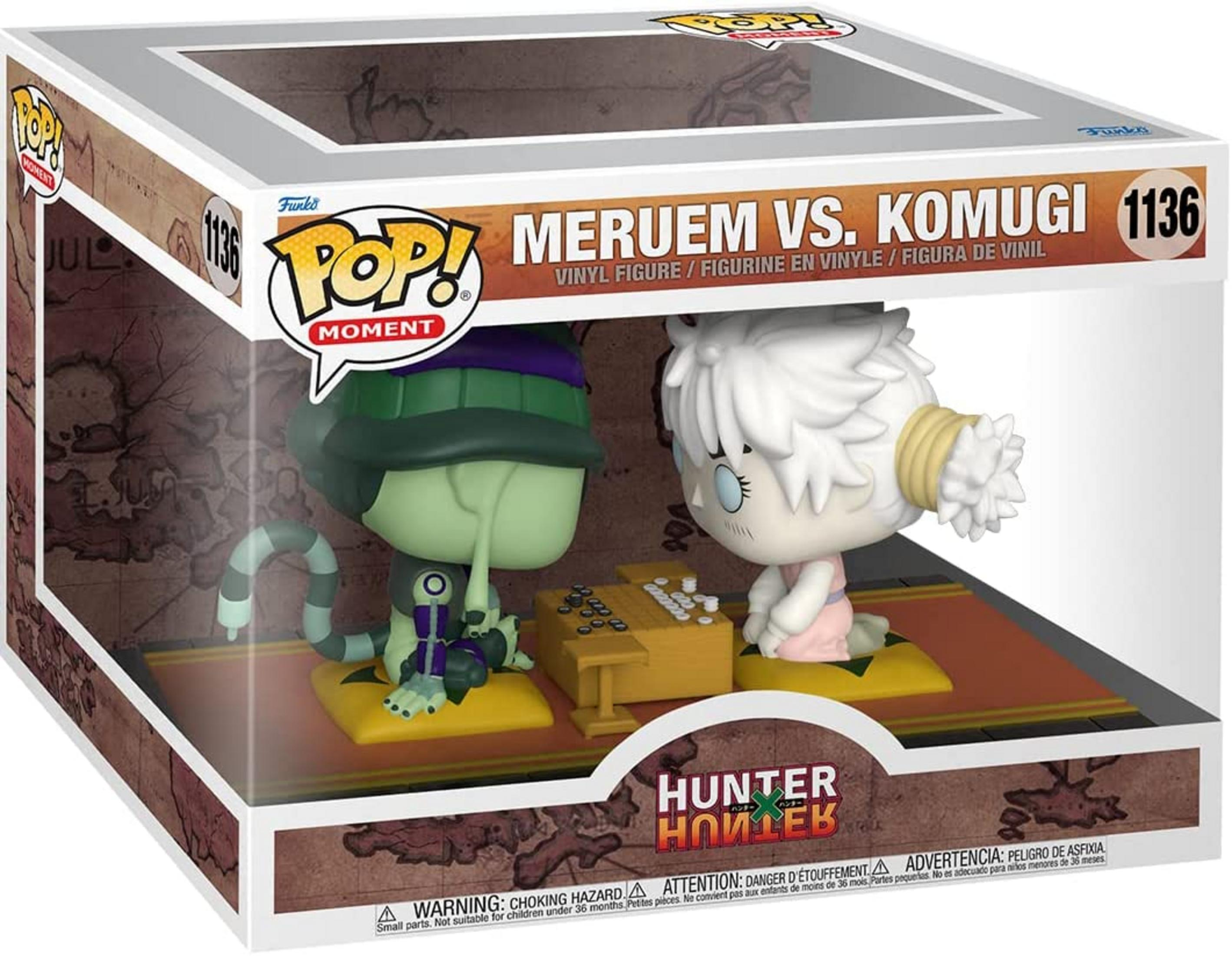 Funko Pop! Vinyl Figuren von Meruem und Komugi spielen ein Brettspiel.