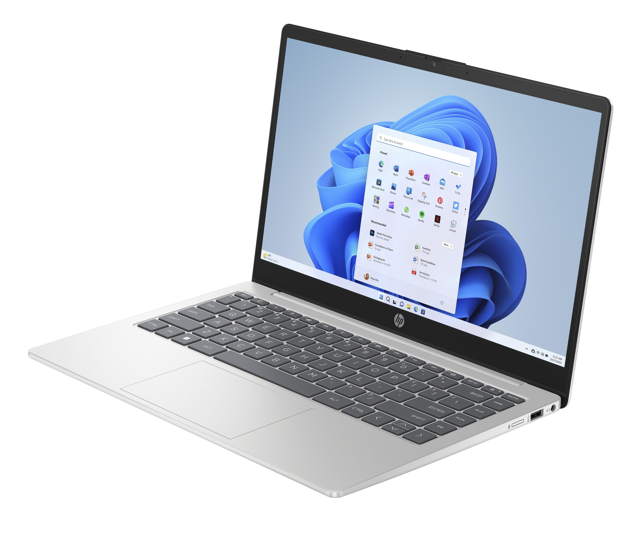 Un portátil plateado con menú de inicio de Windows 11 y teclado se muestra sobre fondo blanco.
