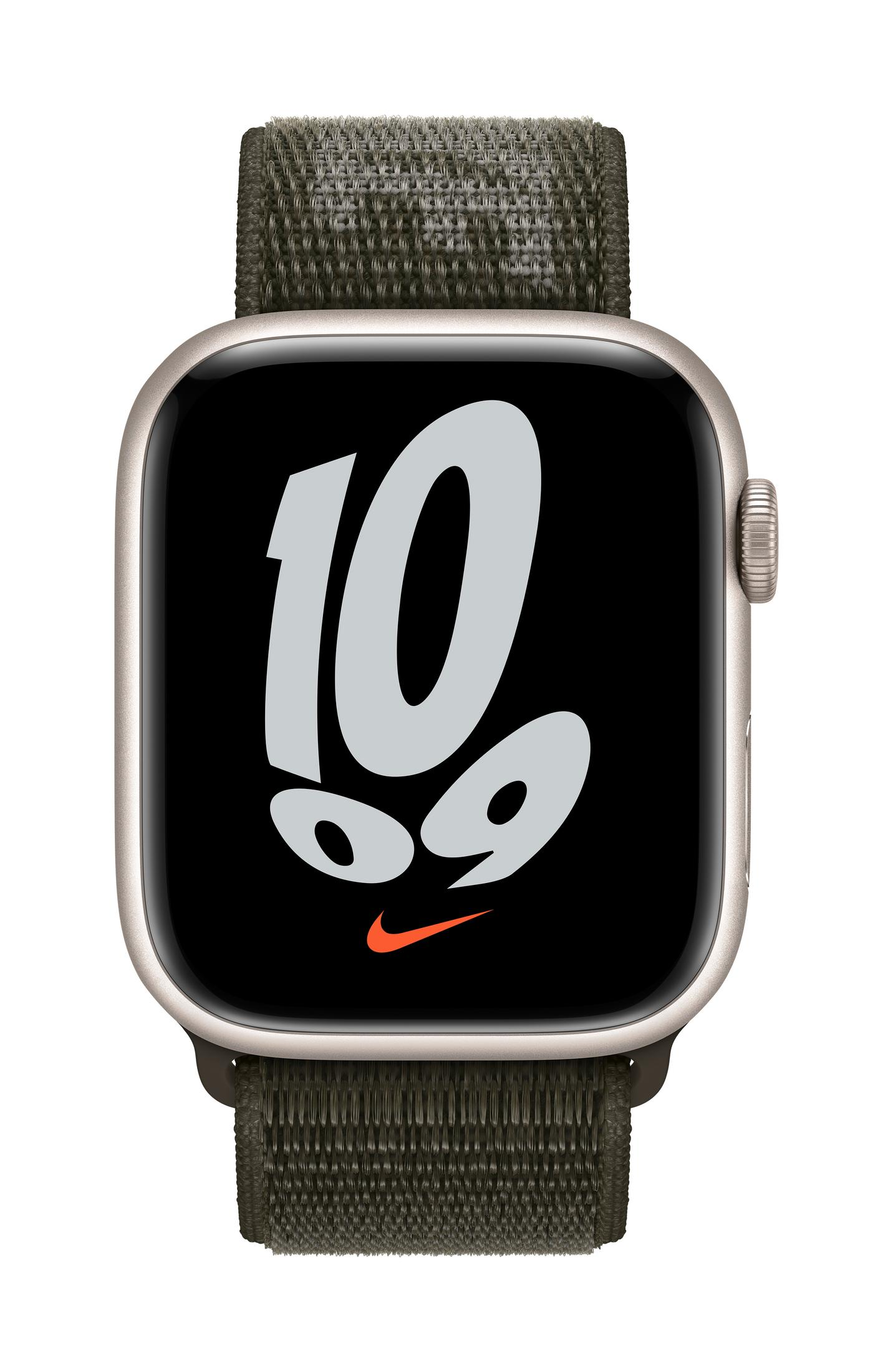 Un Apple Watch argentato con cinturino scuro mostra il numero 10 e il logo Nike.