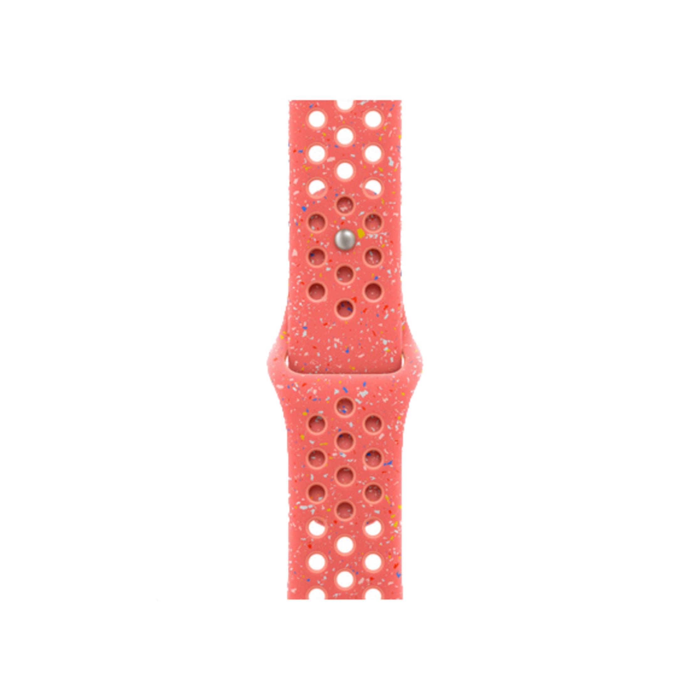 Un cinturino per orologio color corallo con molti piccoli fori e macchioline colorate.