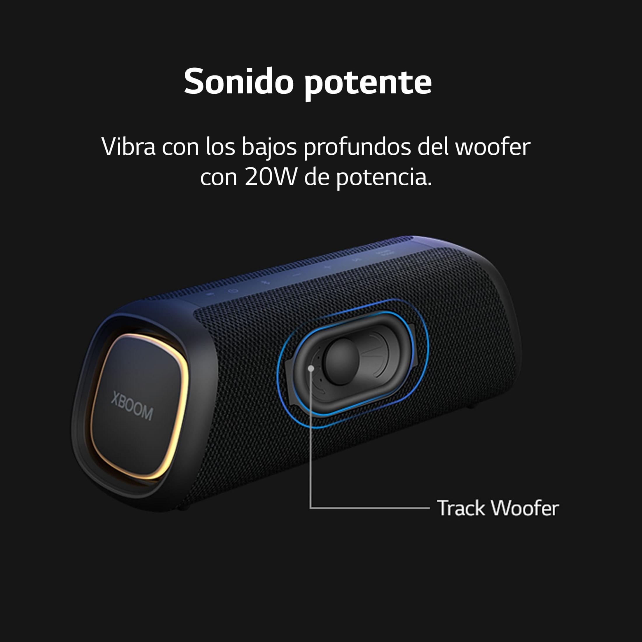 Altoparlante nero con bordo dorato e logo "XBOOM". Woofer evidenziato.