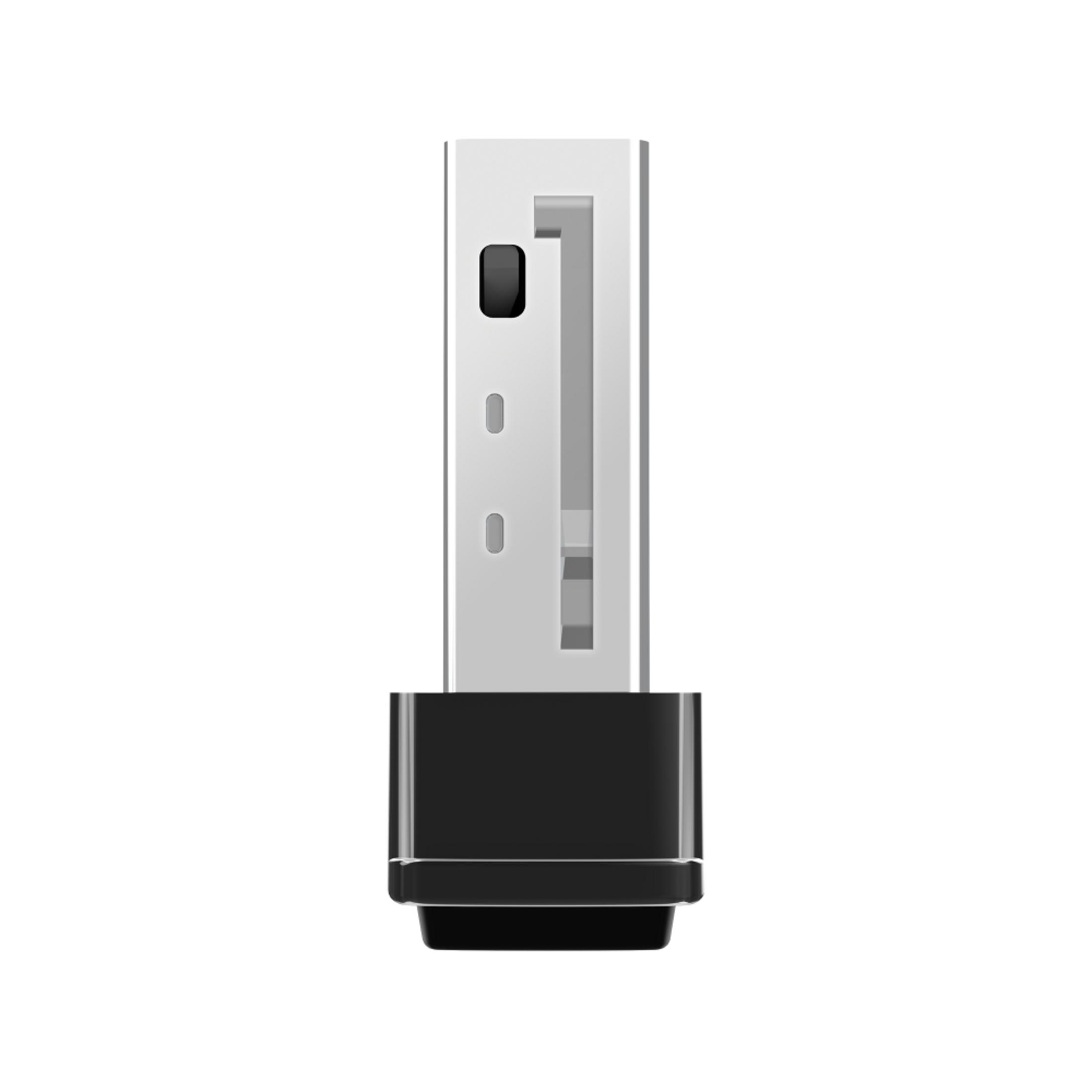 Ein kleiner silberner USB-Stick mit schwarzem Gehäuse und einem rechteckigen Ausschnitt.