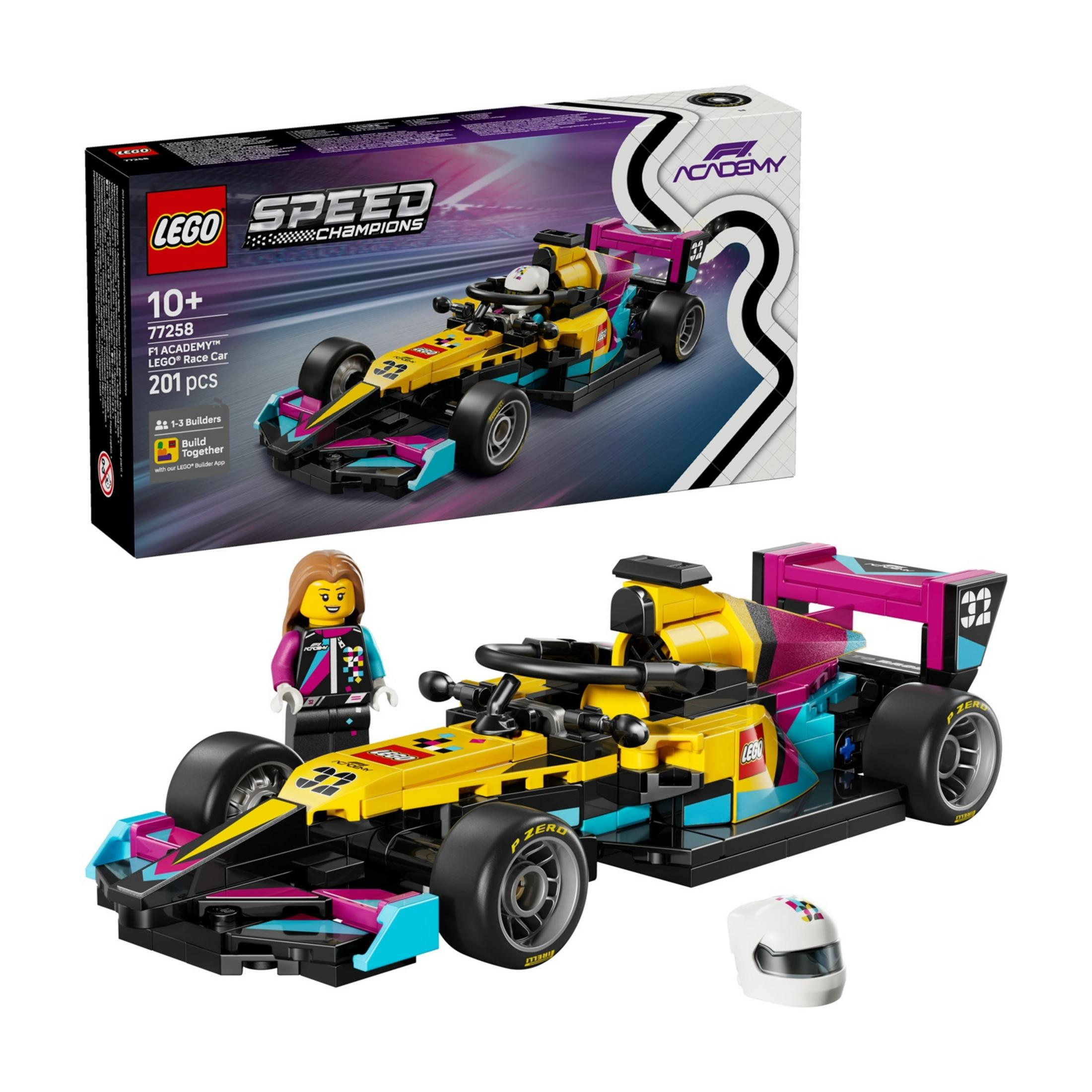 Un coche F1 LEGO amarillo con detalles rosas y azules, una minifigura y un casco.