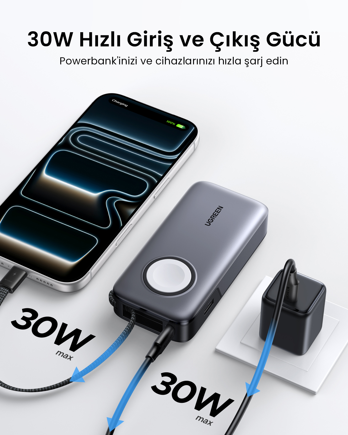 Gri powerbank iPhone şarj ediyor. Duvar adaptörü powerbank'i şarj ediyor.