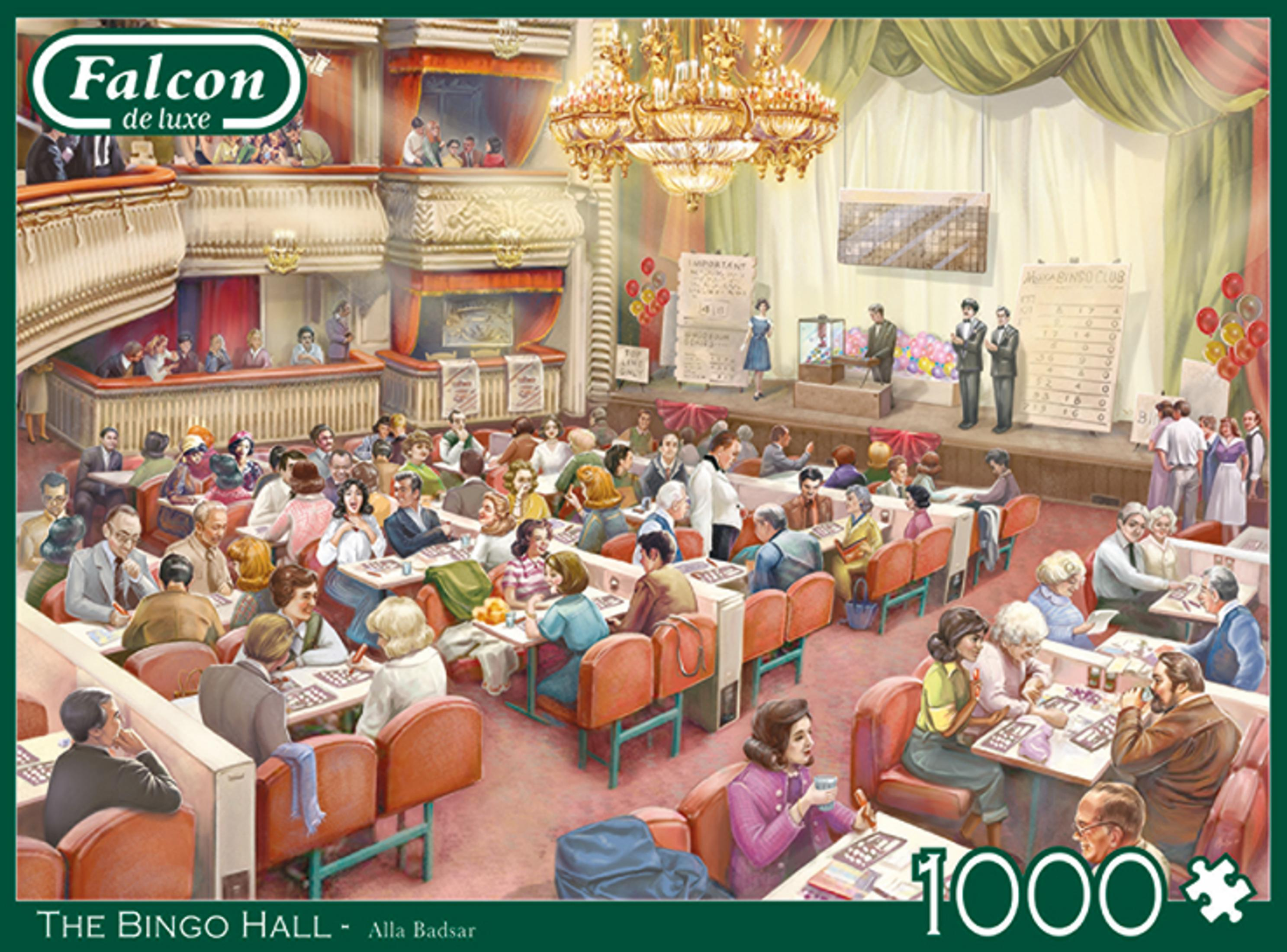 Gente juega bingo en un salón opulento con candelabros y balcones.