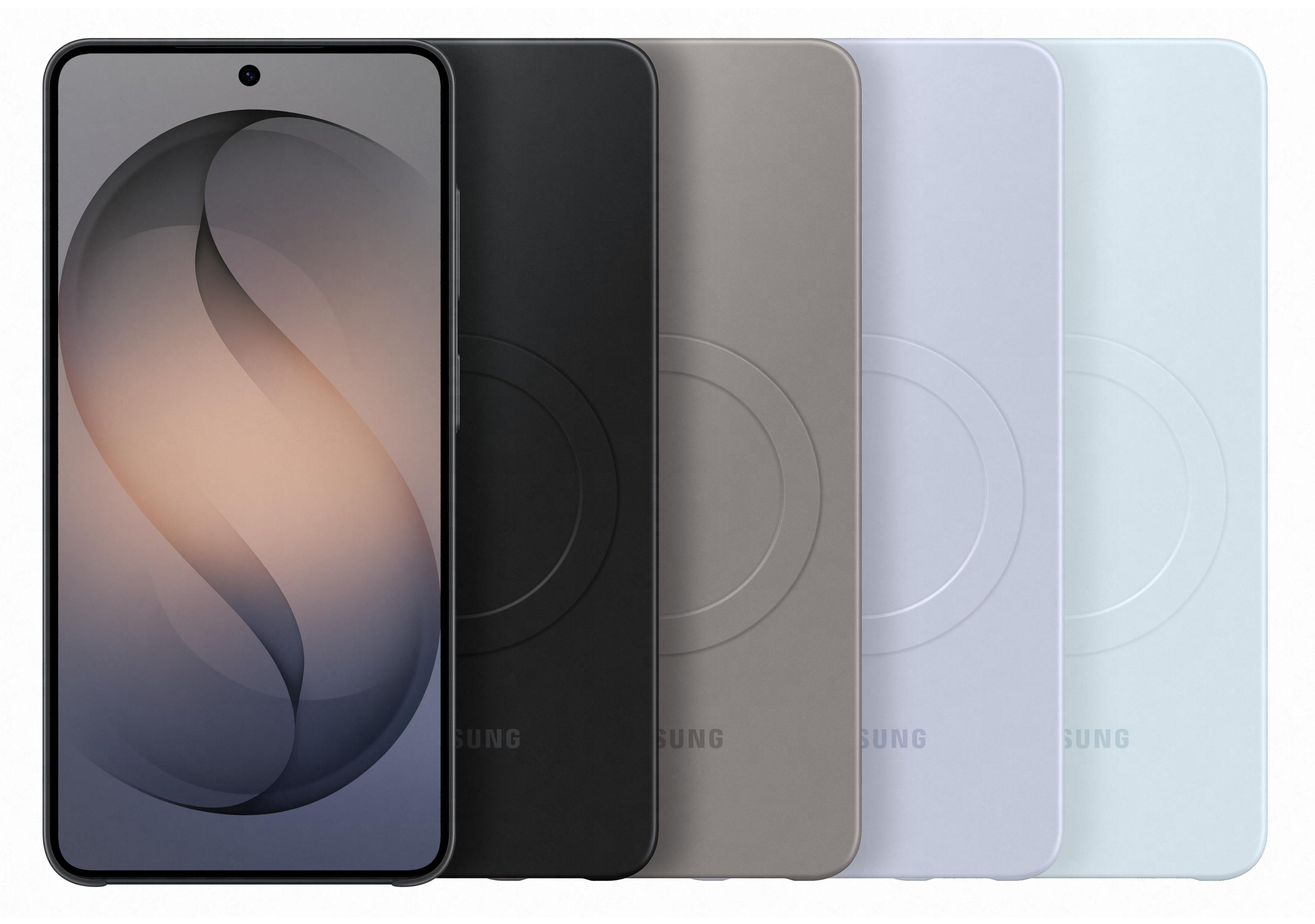 Uno smartphone con sfondo astratto accanto a quattro custodie per telefono.