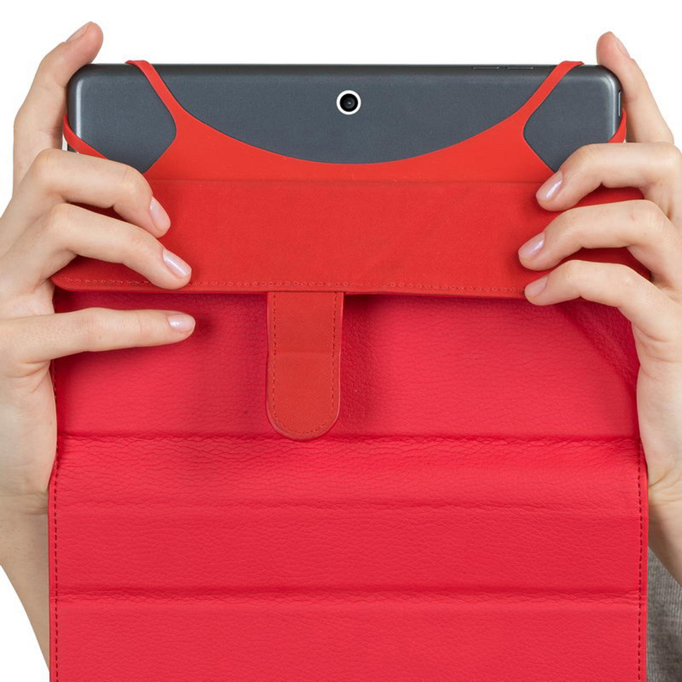 Mani tengono un tablet rosso in custodia con fotocamera.