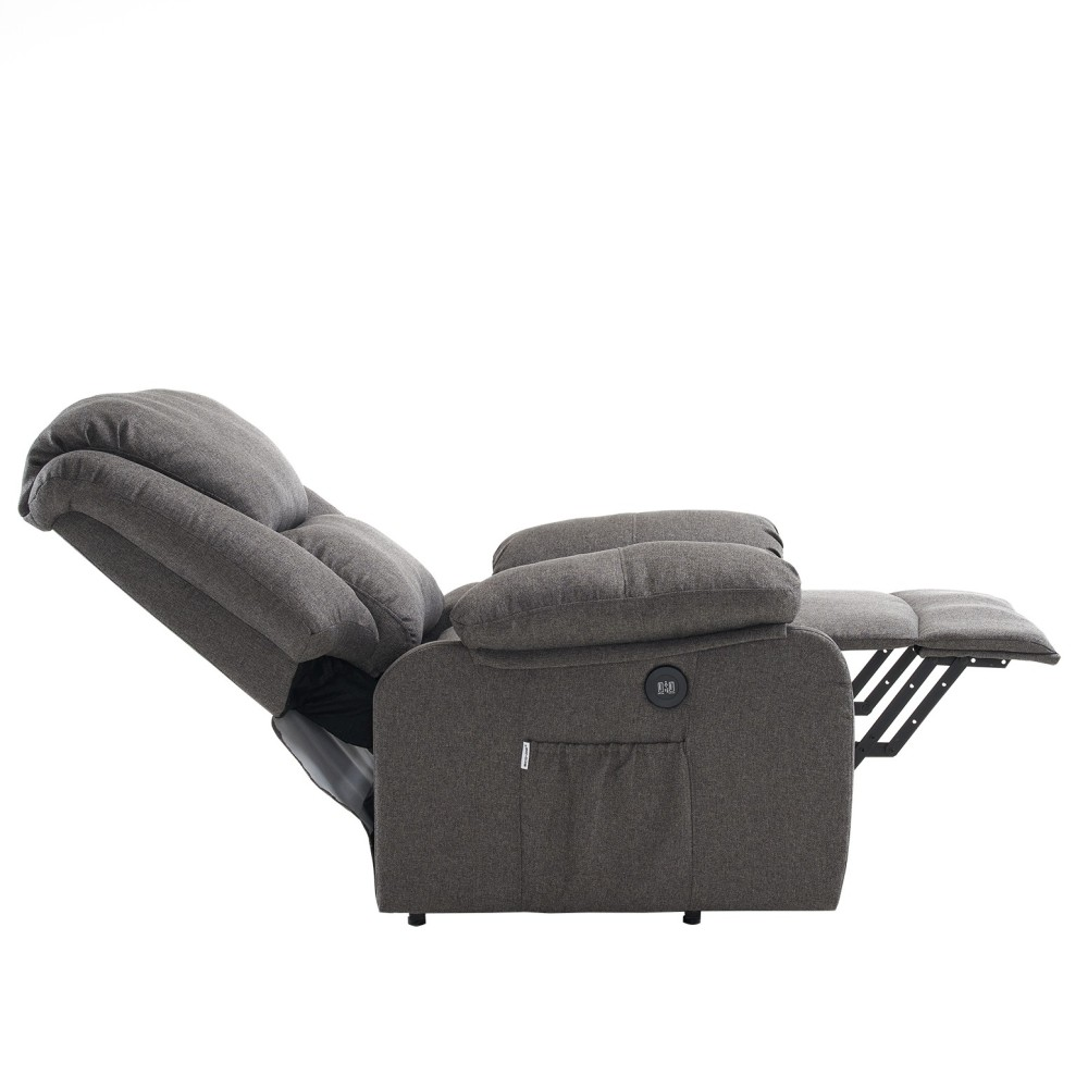 Un sillón reclinable gris con reposapiés extendido, aislado sobre fondo blanco.