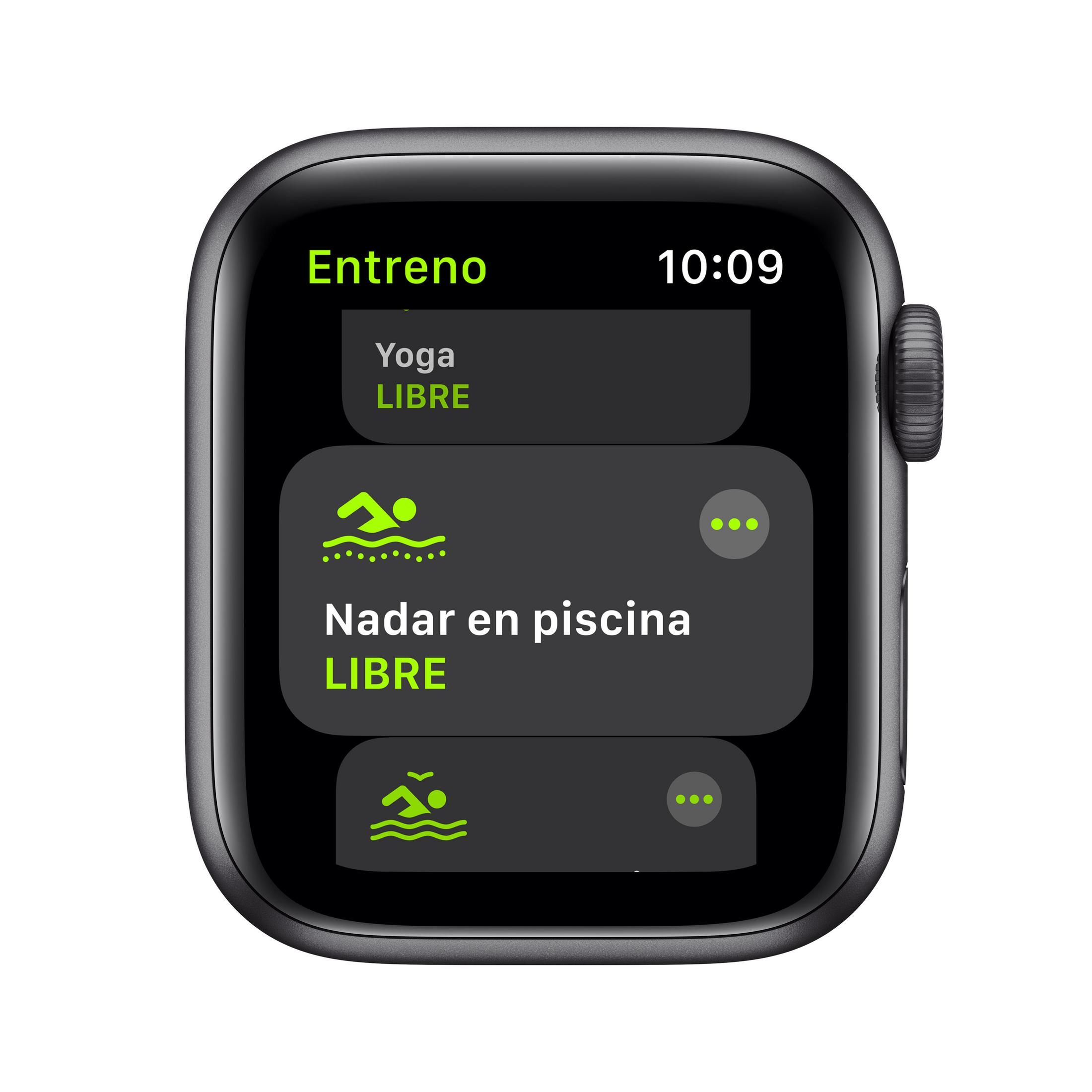 Apple Watch con menú de entrenamiento: Opciones de Yoga y Natación.