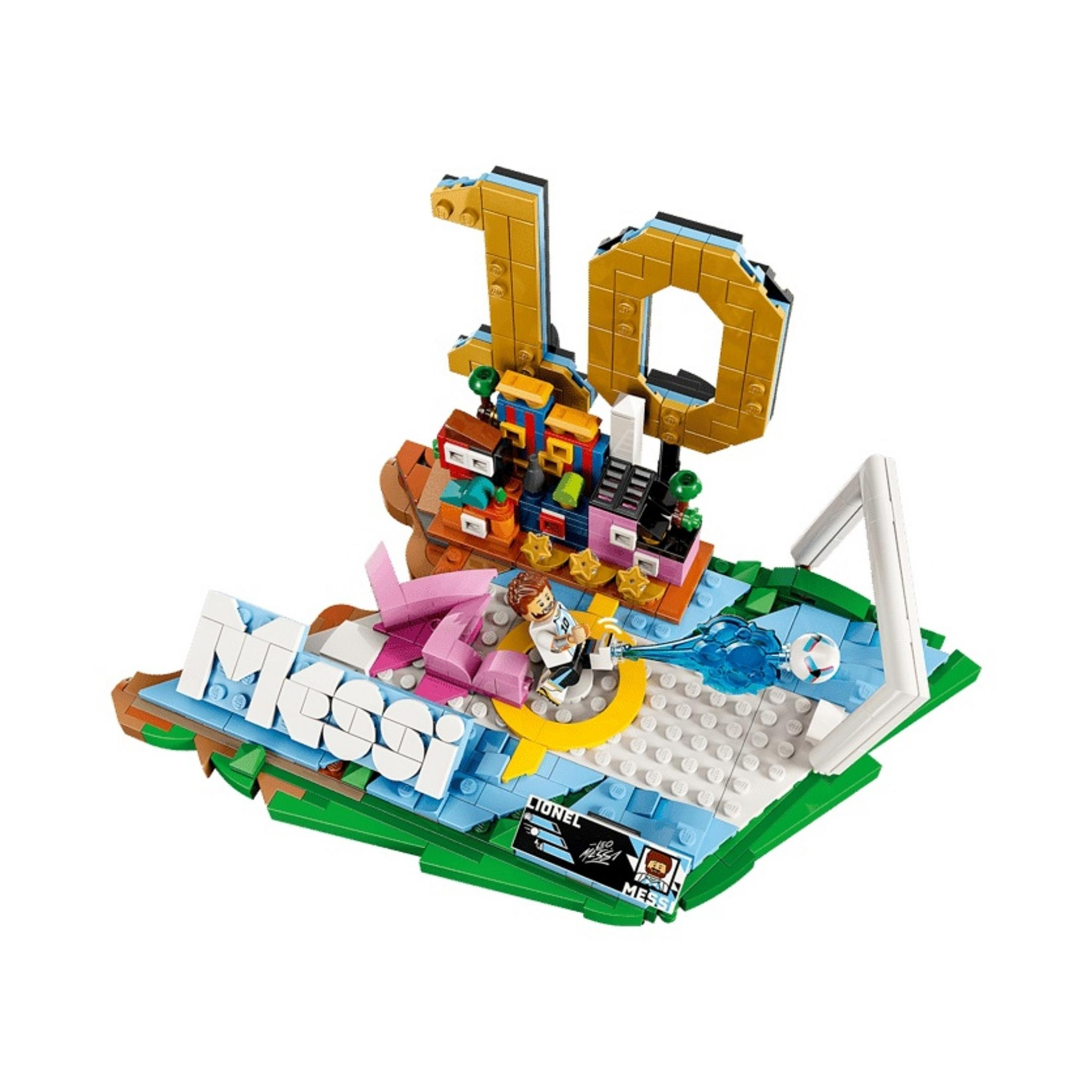 Set Lego con figura di Messi, porta da calcio e il numero 10.