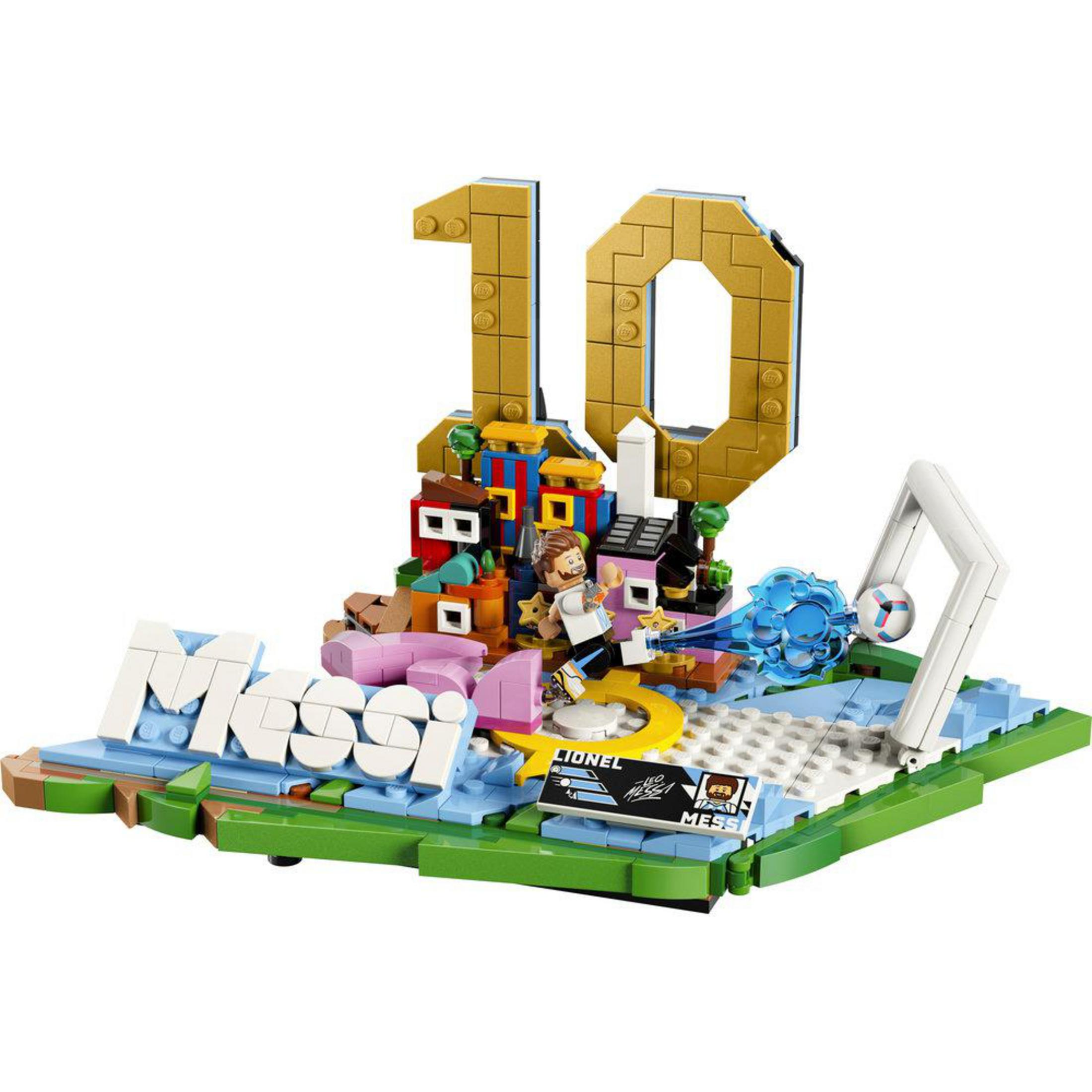 Celebrazione Lego di Messi: '10' dorato, figura di Messi, pallone, porta e skyline.