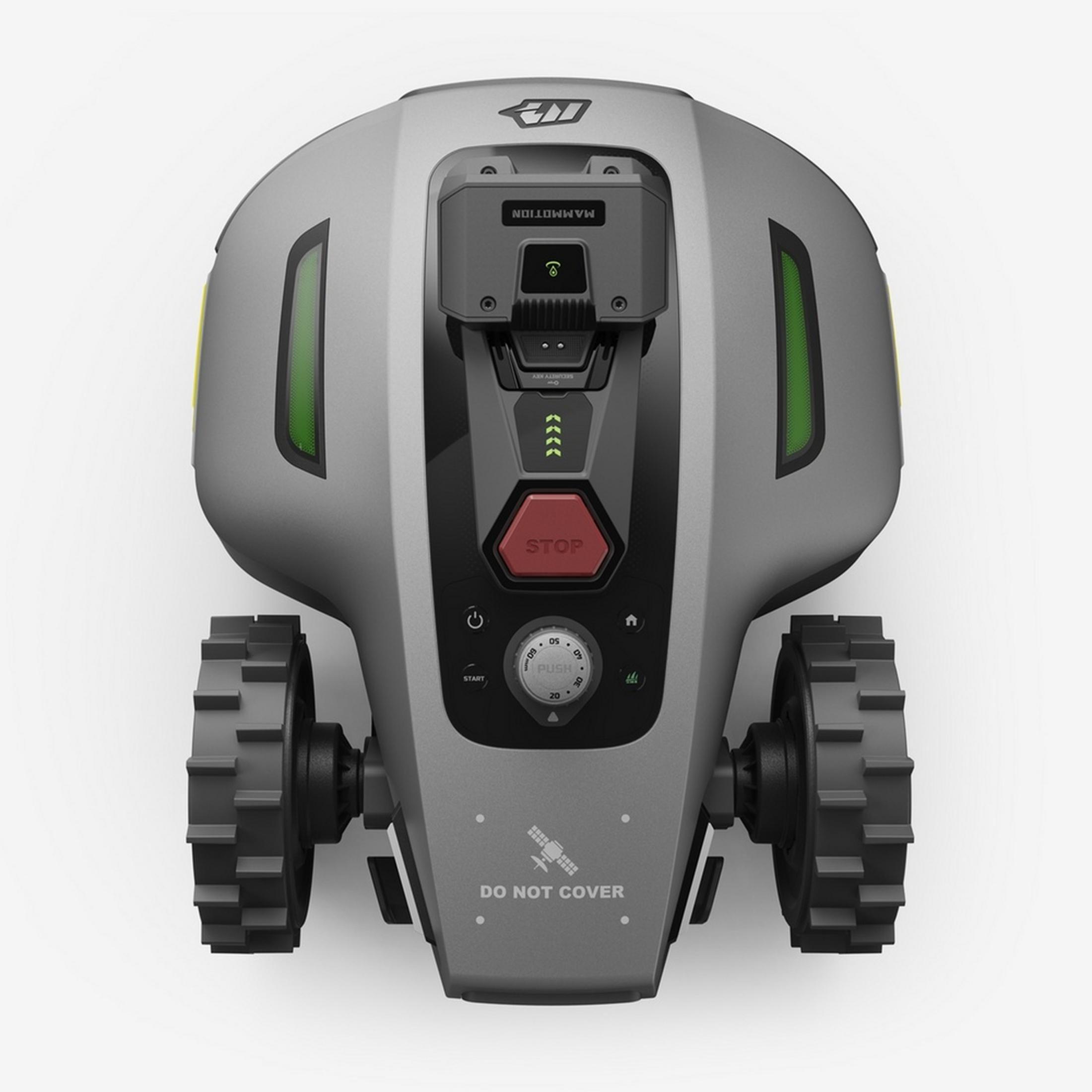 Robot cortacésped gris con detalles verdes, ruedas y panel de control.