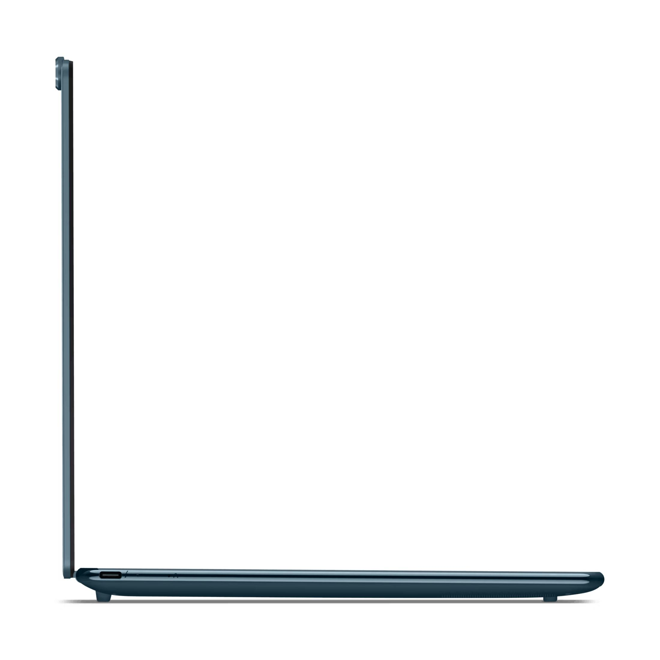 Ein dunkles blaues Laptop im Profil, mit angeschlossenem Kabel.