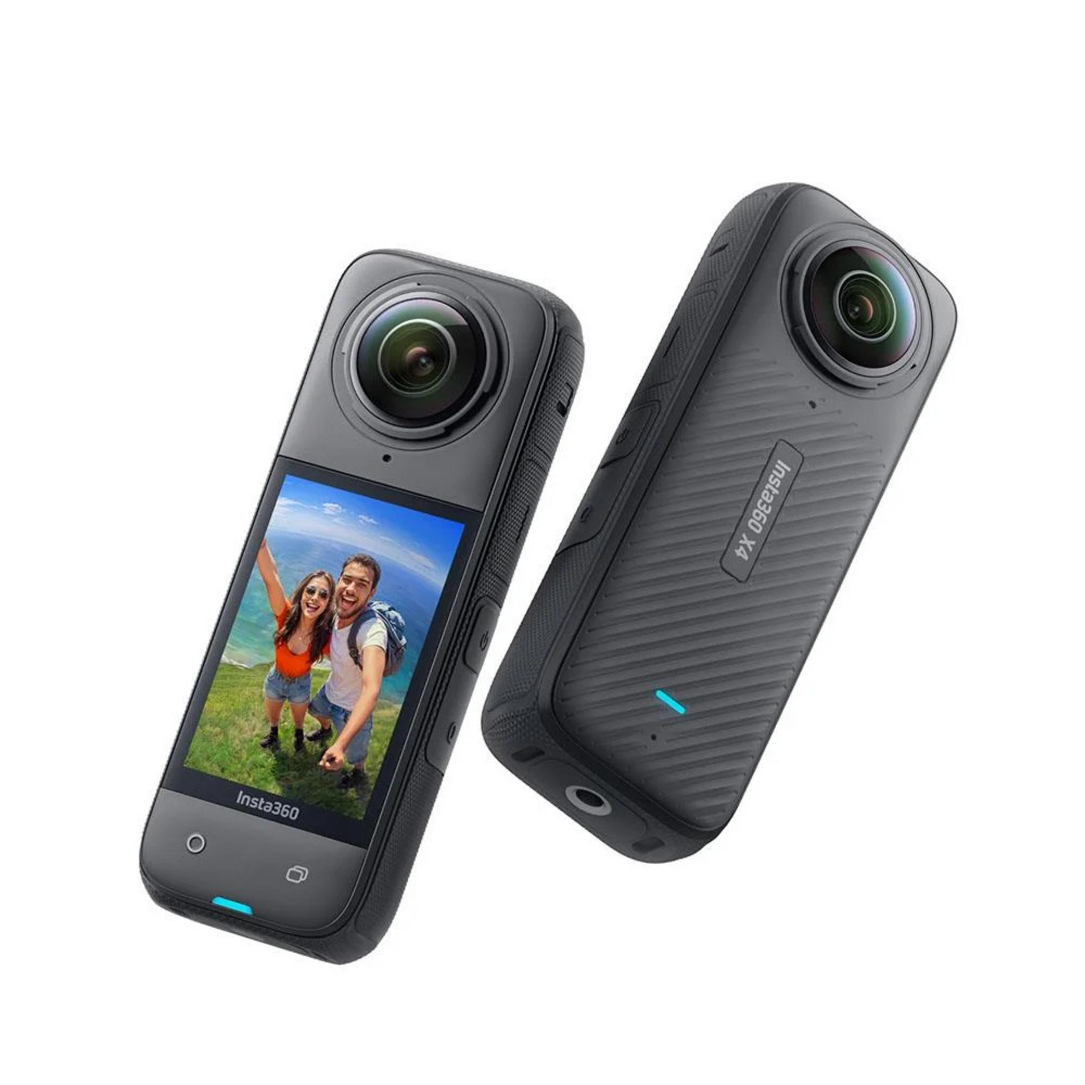 Zwei schwarze Insta360 Kameras auf weißem Hintergrund. Eine zeigt ein Selfie.