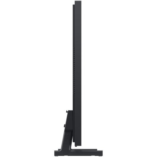 Un monitor scuro si trova su un supporto su sfondo bianco.