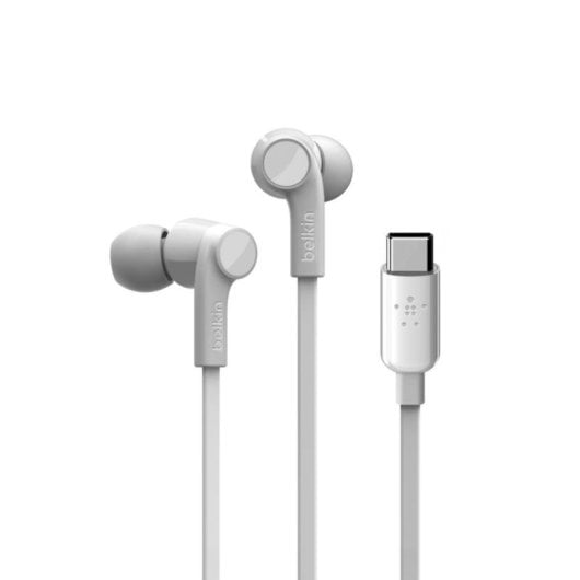 Auricolari Belkin bianchi con connettore USB-C su sfondo bianco.