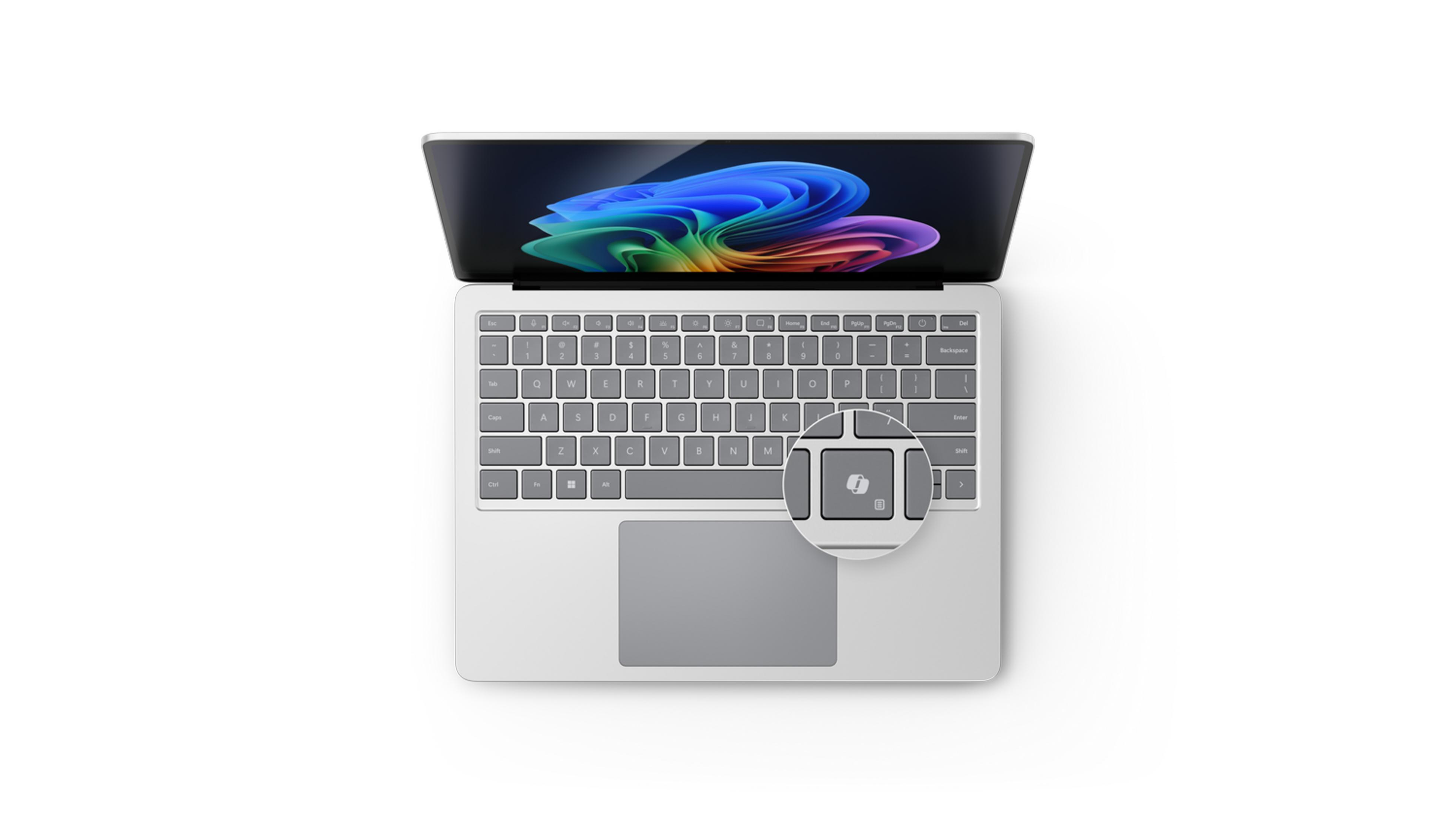Srebrny laptop z otwartym ekranem, wyświetlający kolorowy abstrakcyjny wzór.