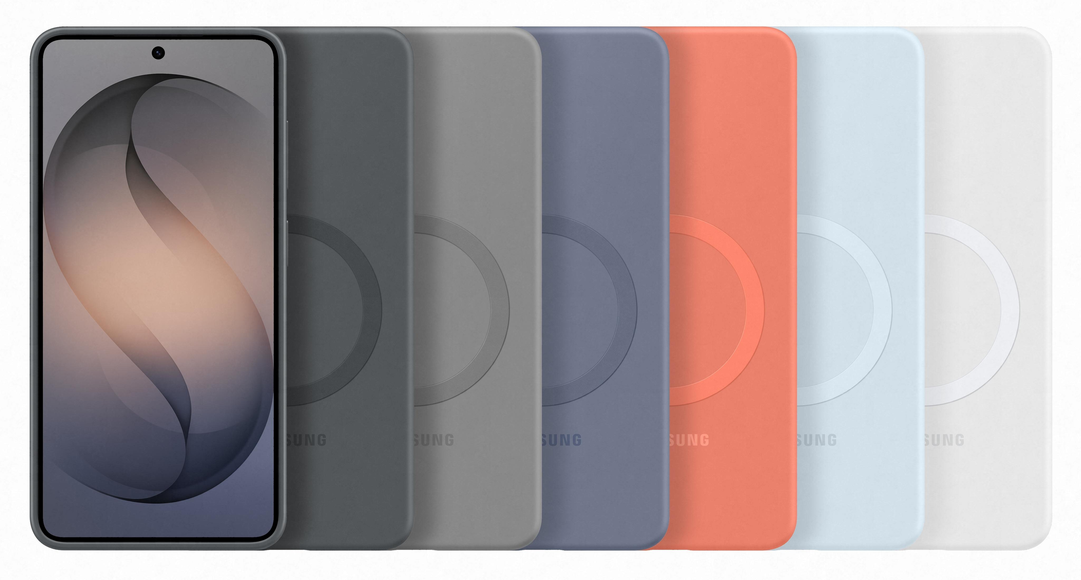 Ein Smartphone neben mehreren farbigen Handyhüllen.