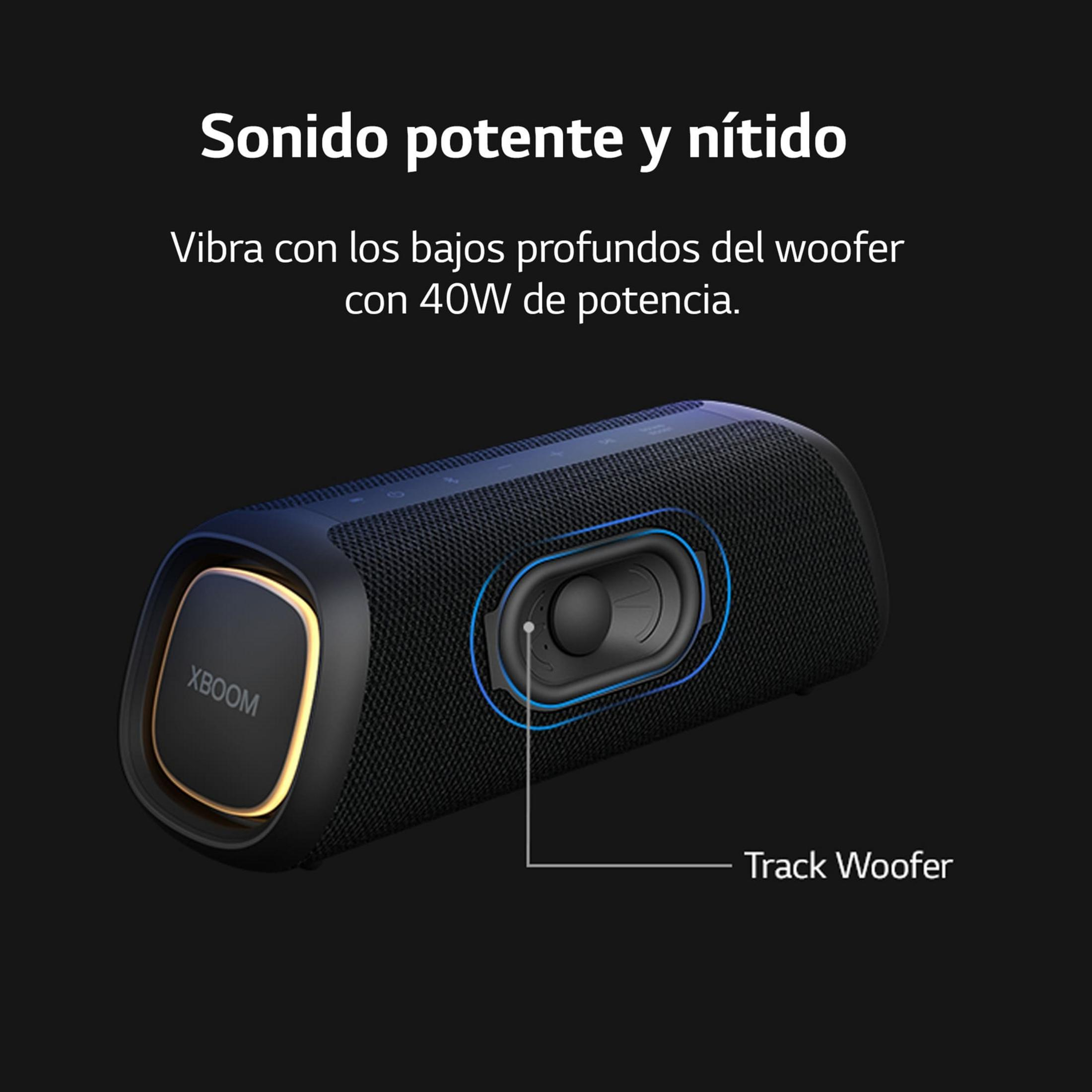 Altavoz Bluetooth negro con logo XBOOM y detalle de woofer enfocado.