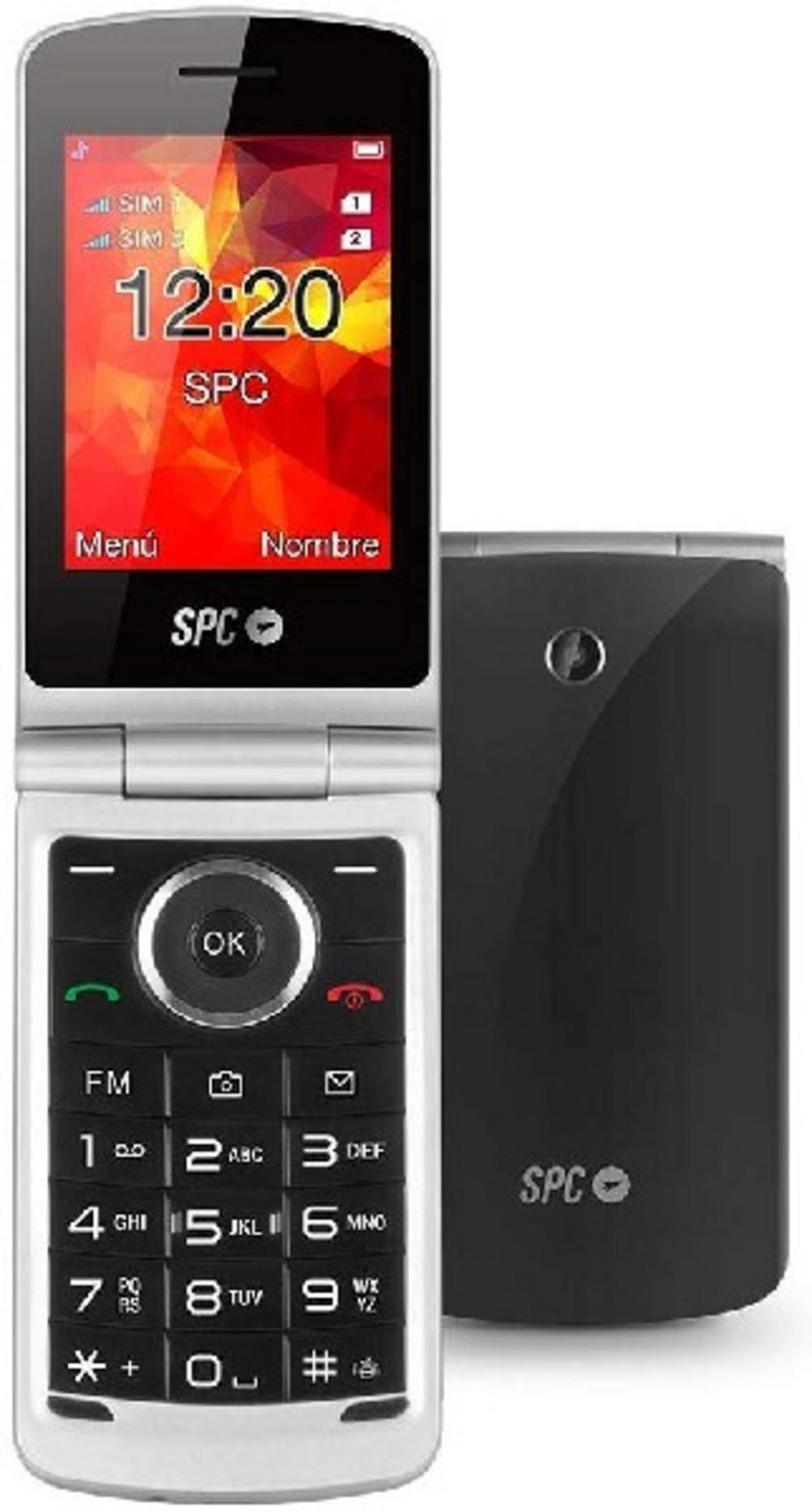 Un telefono flip bianco e nero, aperto, mostra le 12:20. Un altro telefono è chiuso.