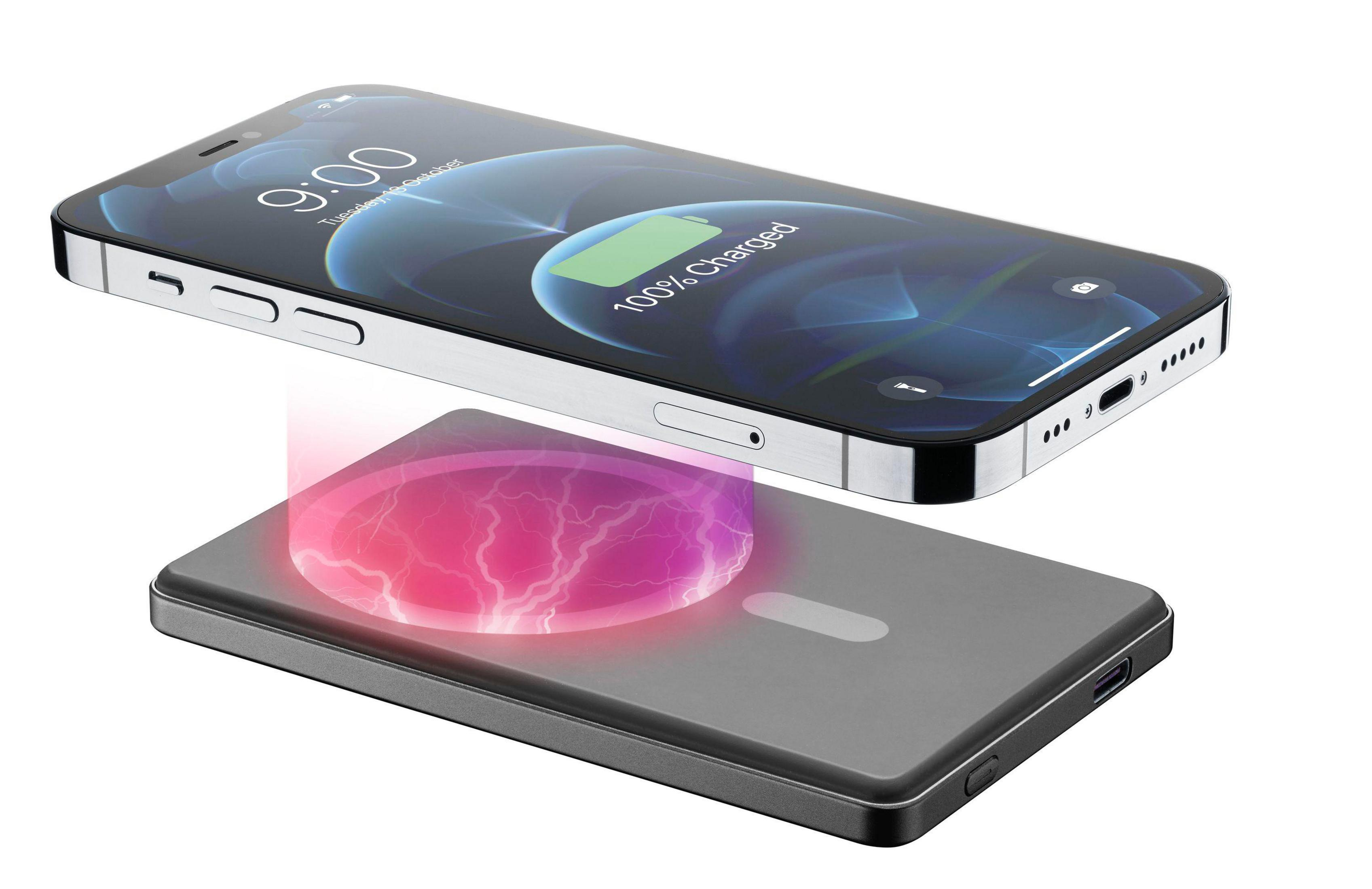 Uno smartphone si carica in modalità wireless da un power bank, con effetti energetici rosa.