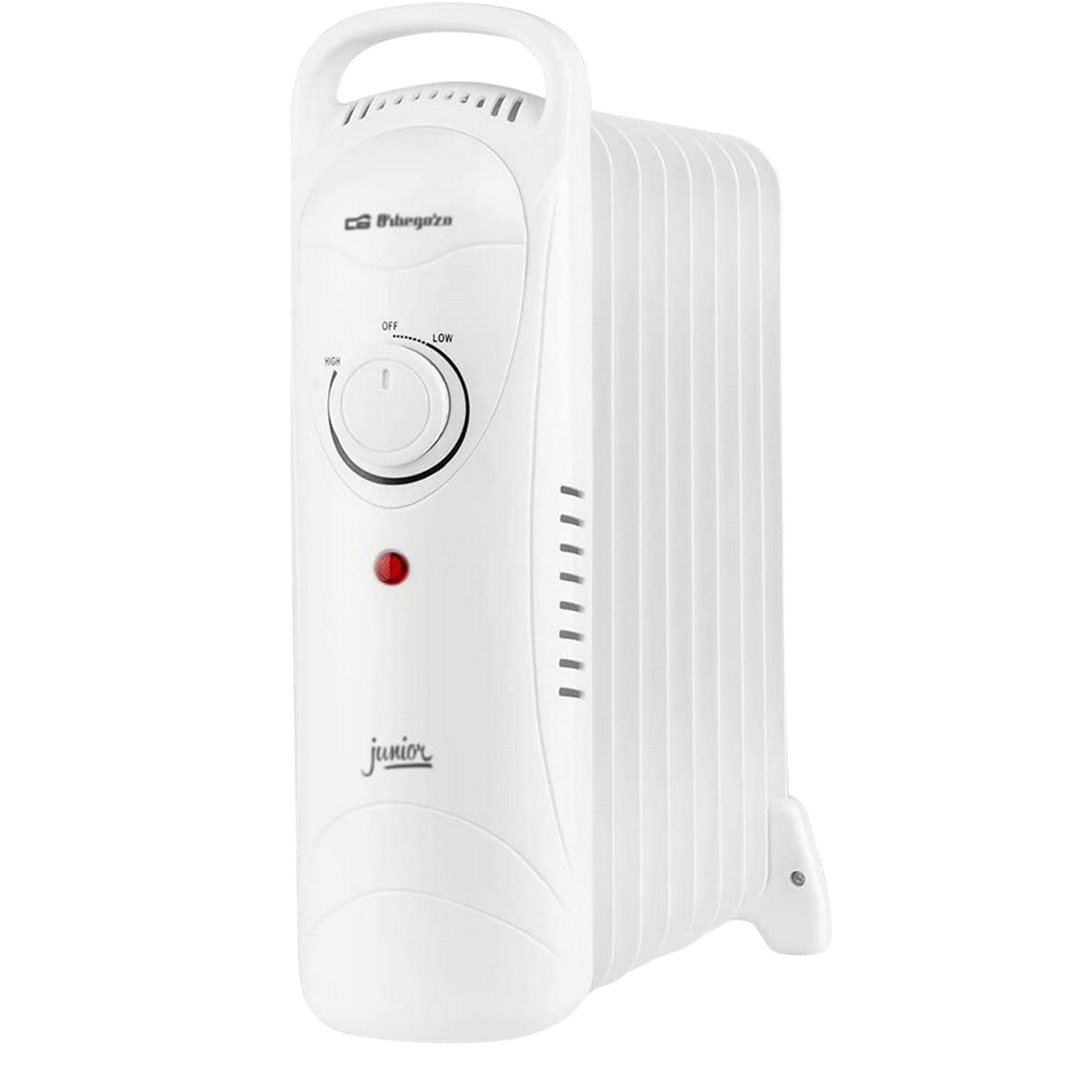 Un radiatore bianco a olio con controlli e maniglia.