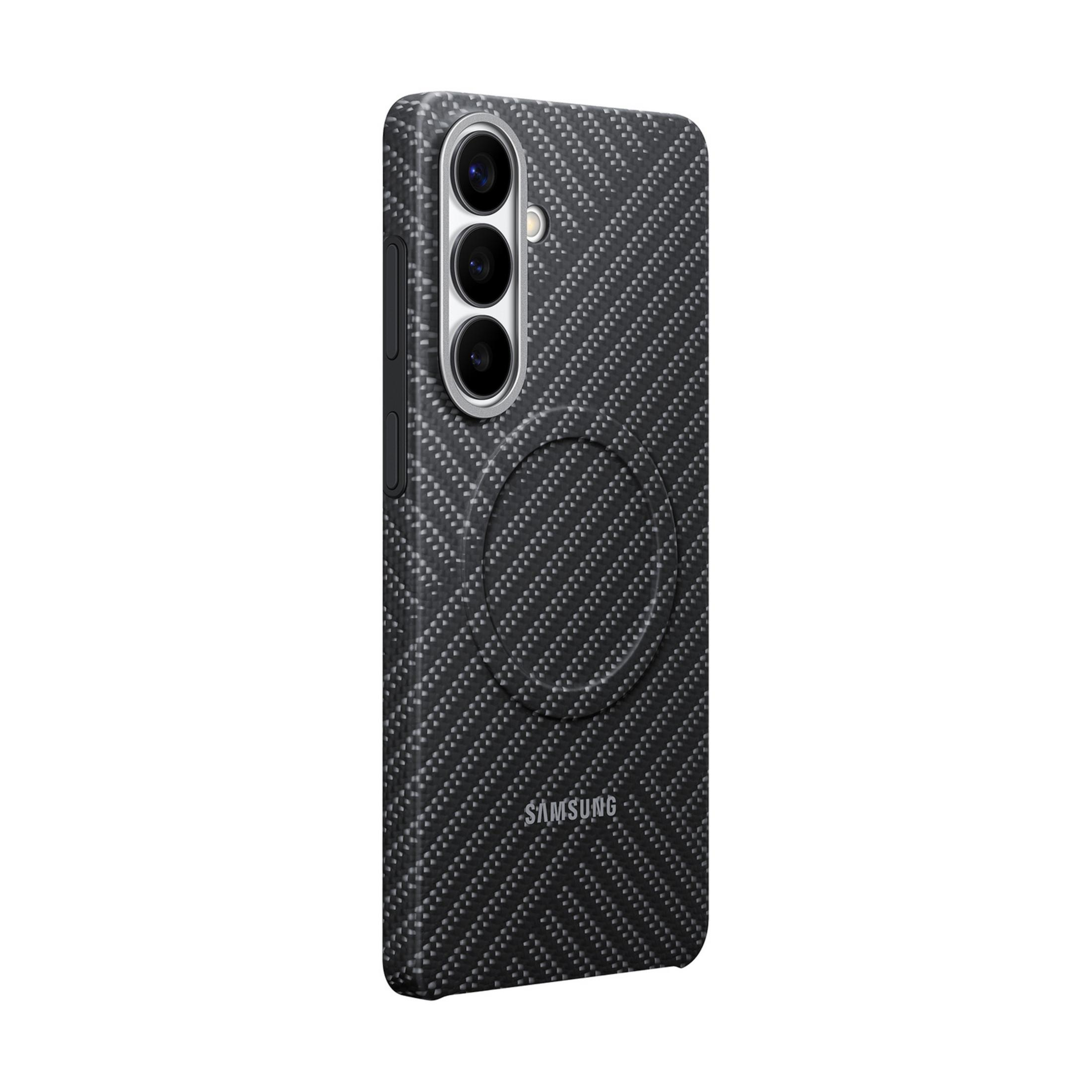 Schwarze Handyhülle mit Karbonmuster und drei Kameralinsen. Samsung-Logo sichtbar.